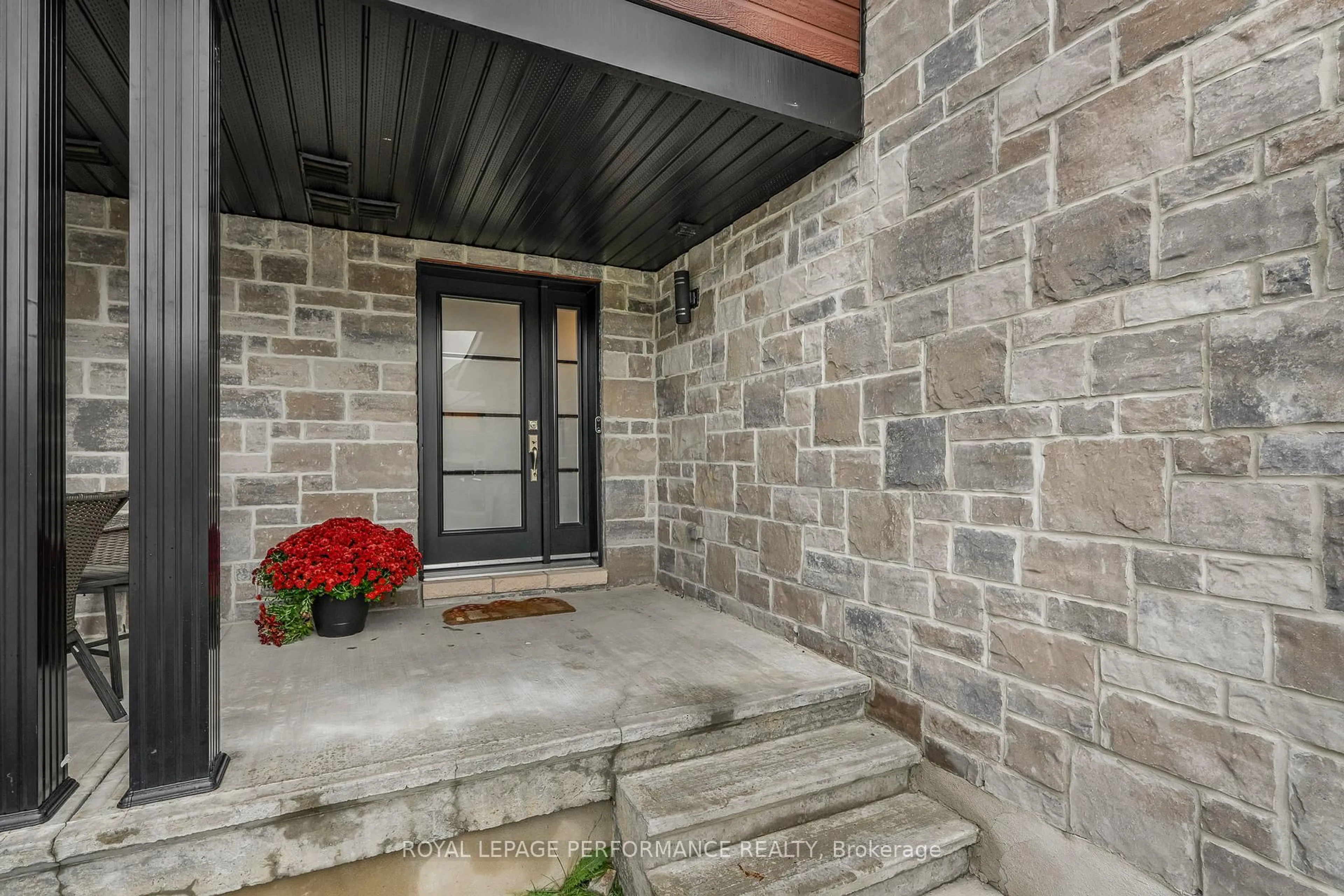 Indoor entryway for 337 Twilight Ave, Russell Ontario K4R 0E3