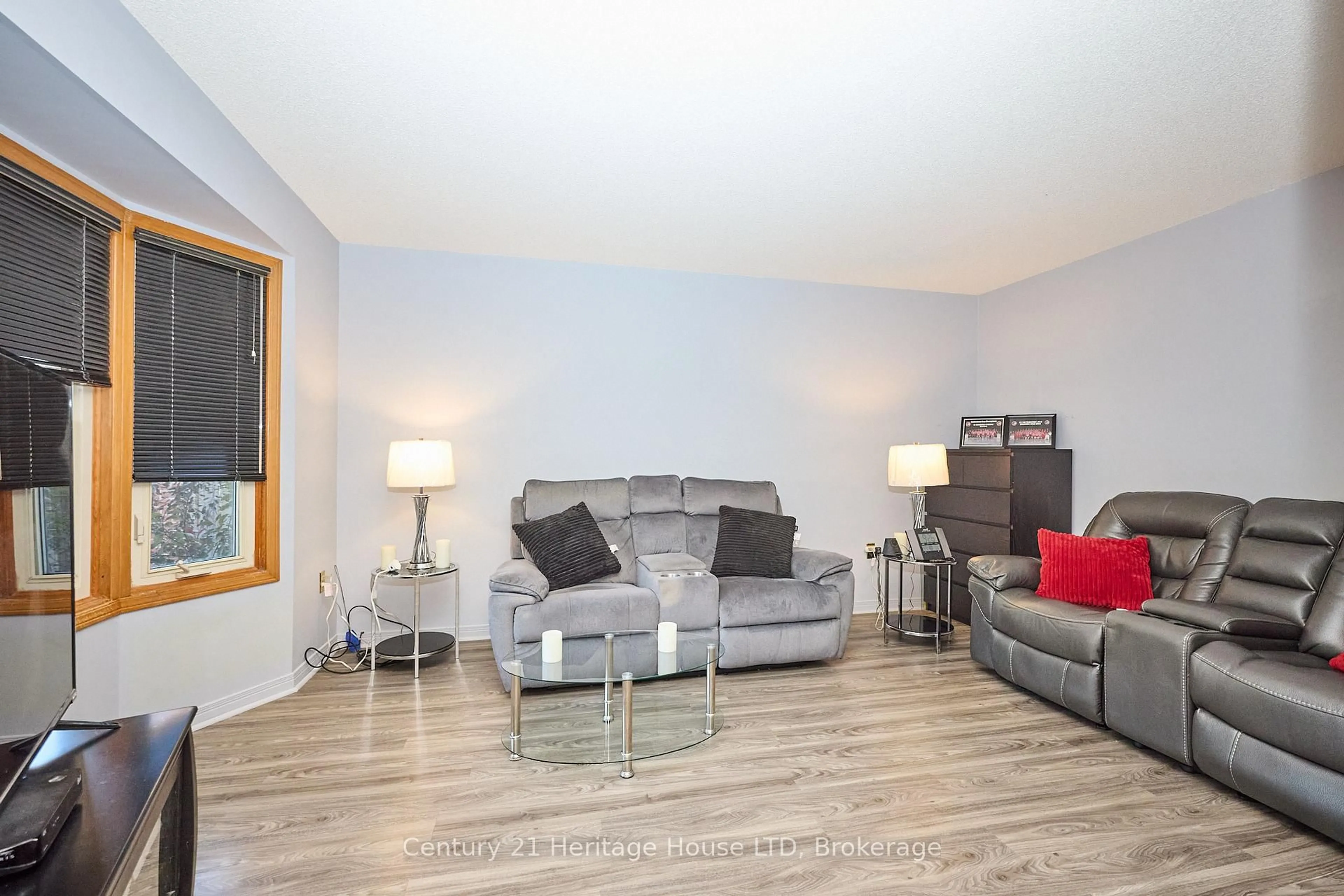 Living room with furniture, wood/laminate floor for 18 Bascary Cres, St. Catharines Ontario L2S 3M8