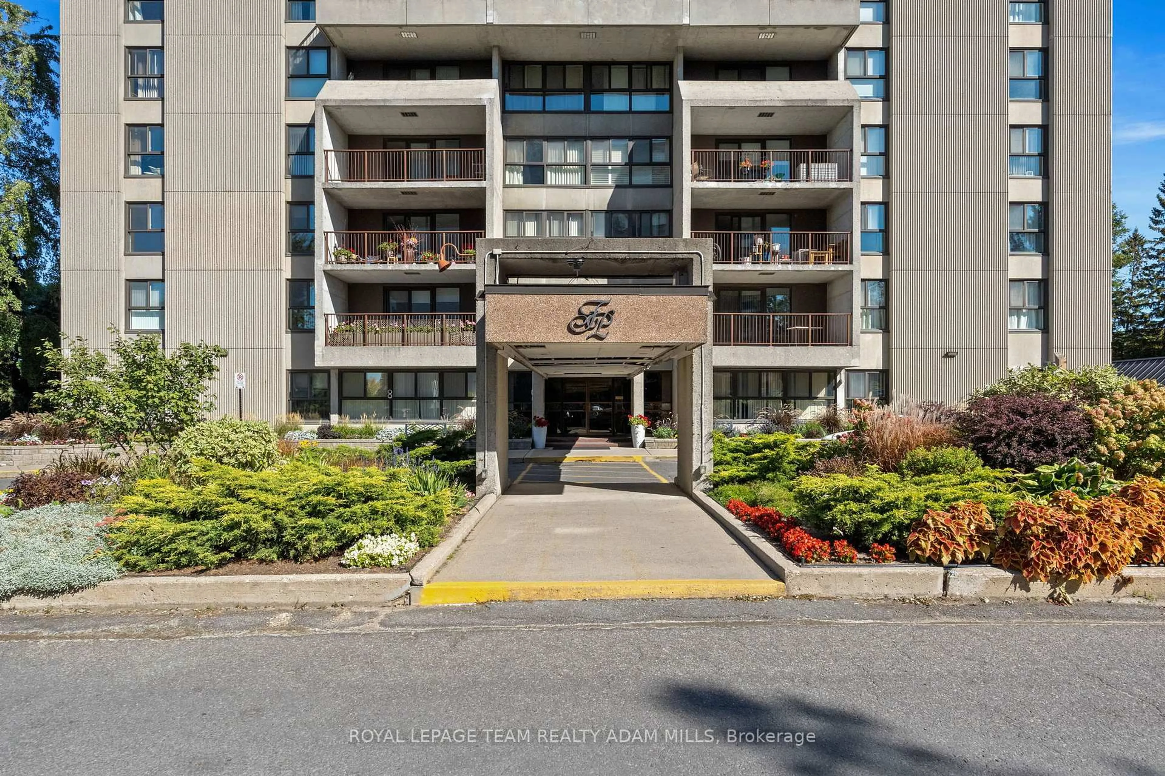 Indoor foyer for 1785 Frobisher Lane #1707, Ottawa Ontario K1G 3T7