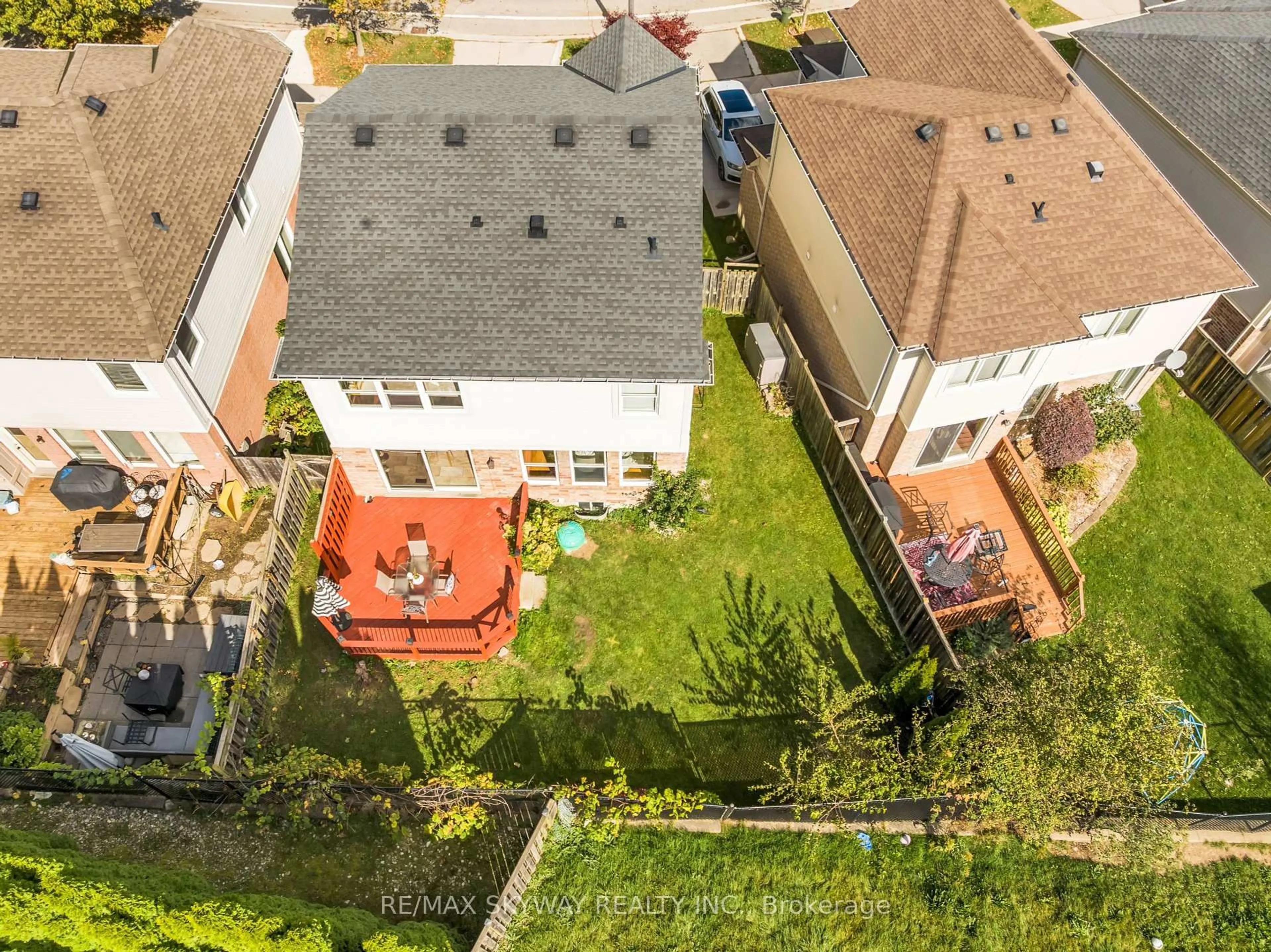 A pic from outside/outdoor area/front of a property/back of a property/a pic from drone, city buildings view from balcony for 19 Coulthard Blvd, Cambridge Ontario N1T 2E7