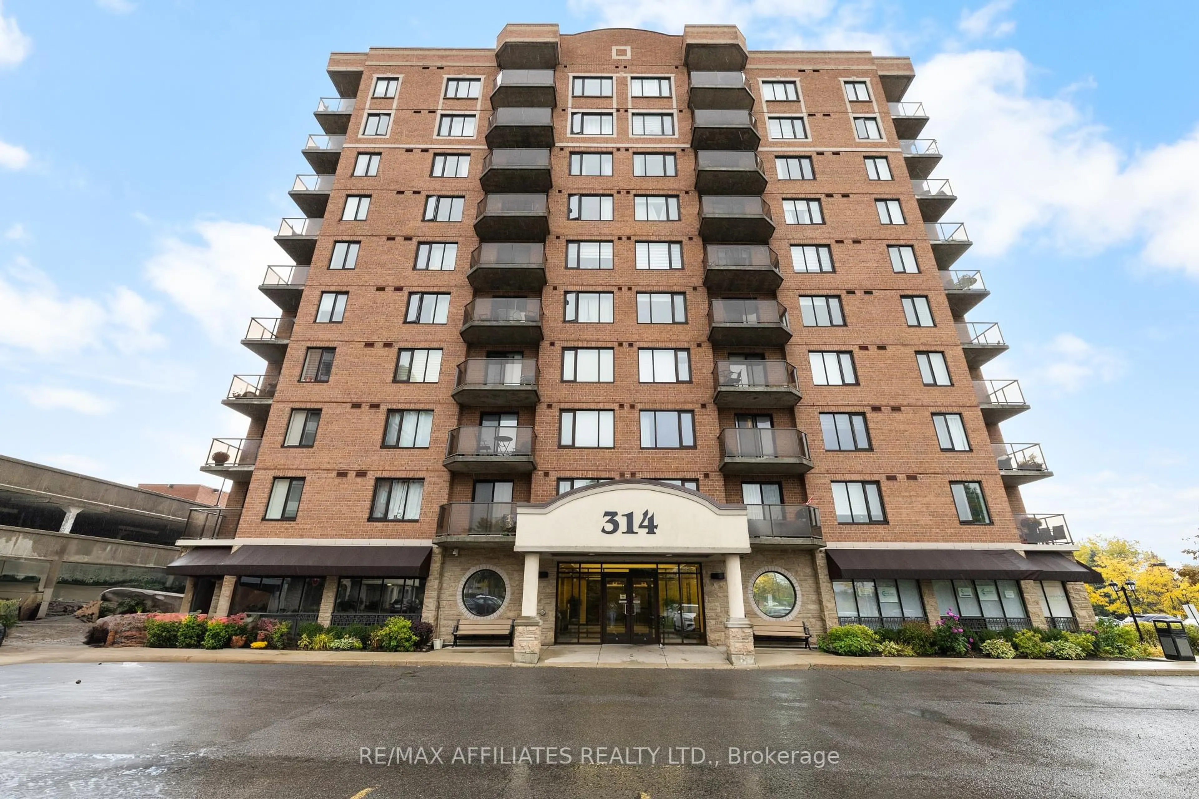 Indoor foyer for 314 Central Park Dr #1004, Ottawa Ontario K2C 0R2
