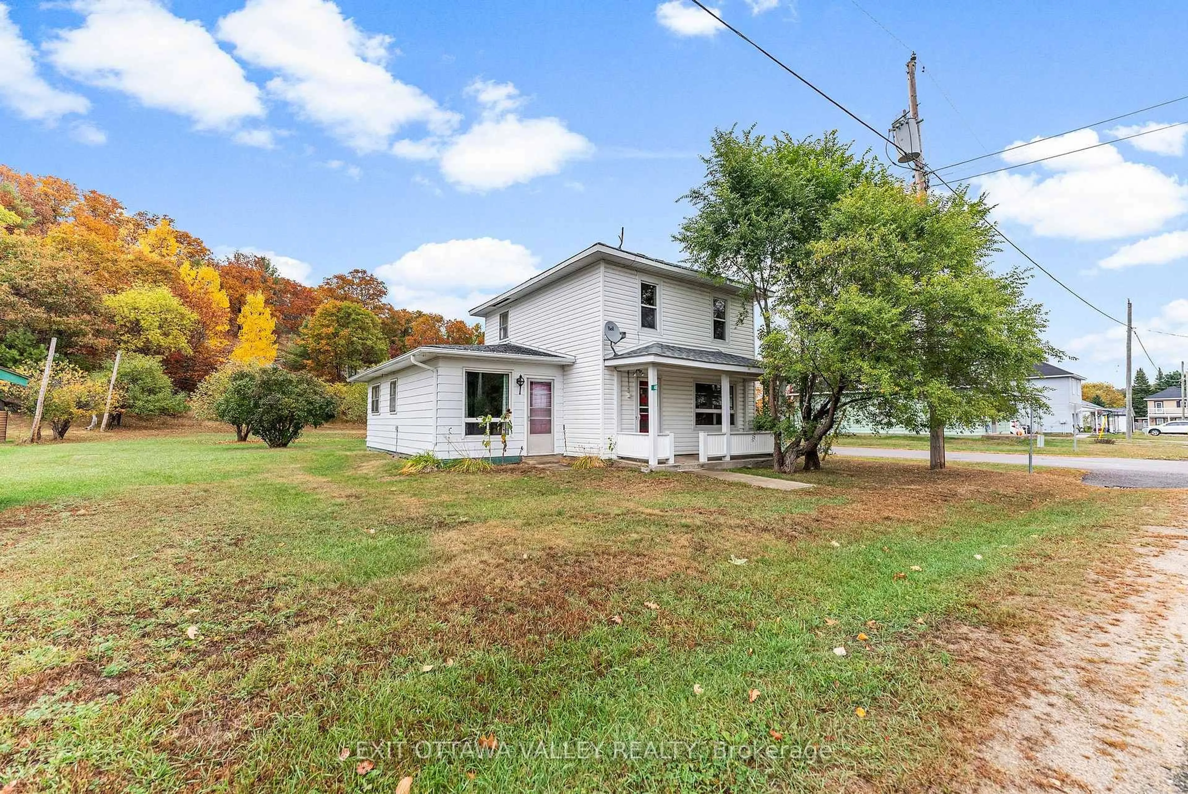 A pic from outside/outdoor area/front of a property/back of a property/a pic from drone, unknown for 48 Needham St, Barry's Bay Ontario K0J 1B0