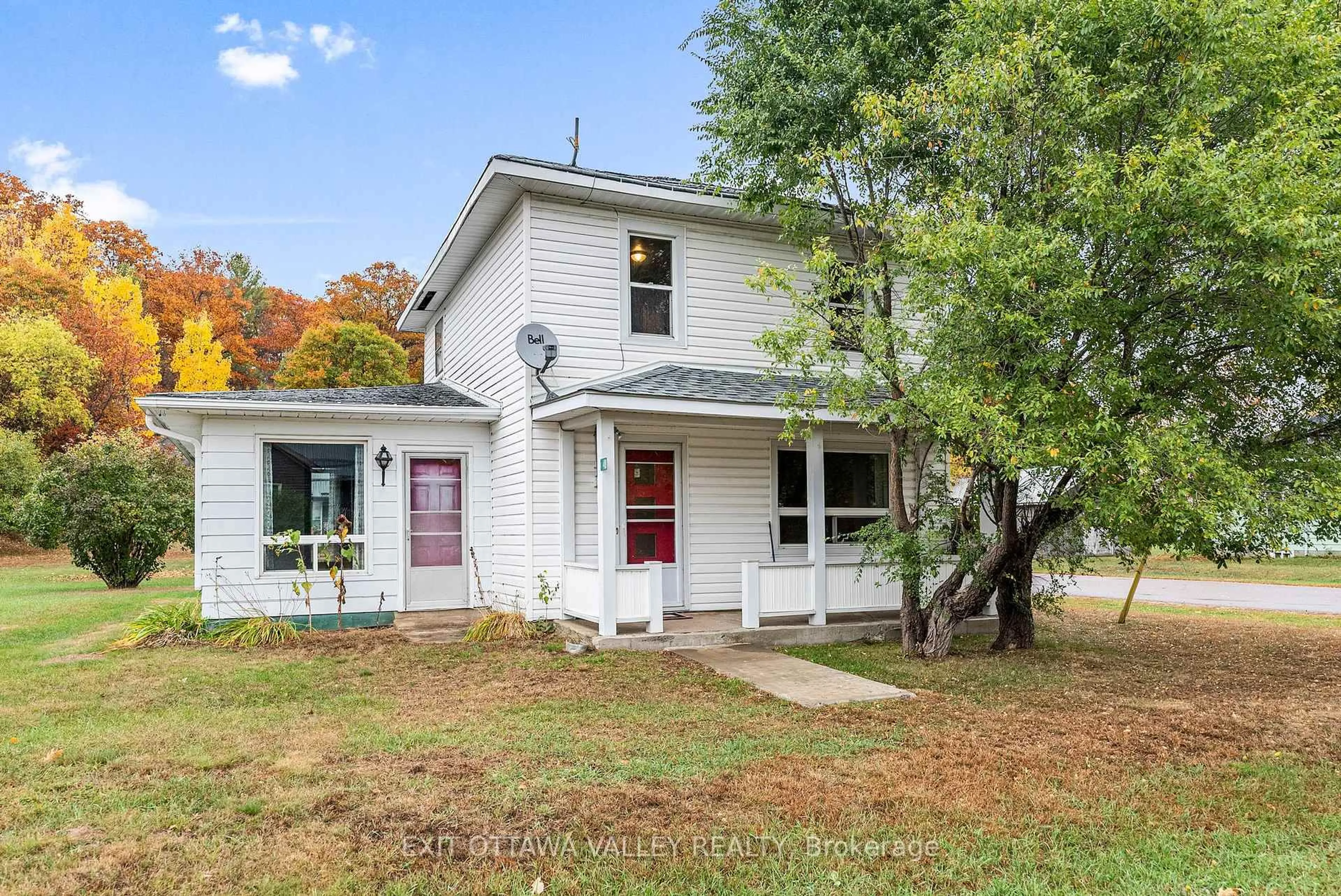 Home with vinyl exterior material, street for 48 Needham St, Barry's Bay Ontario K0J 1B0