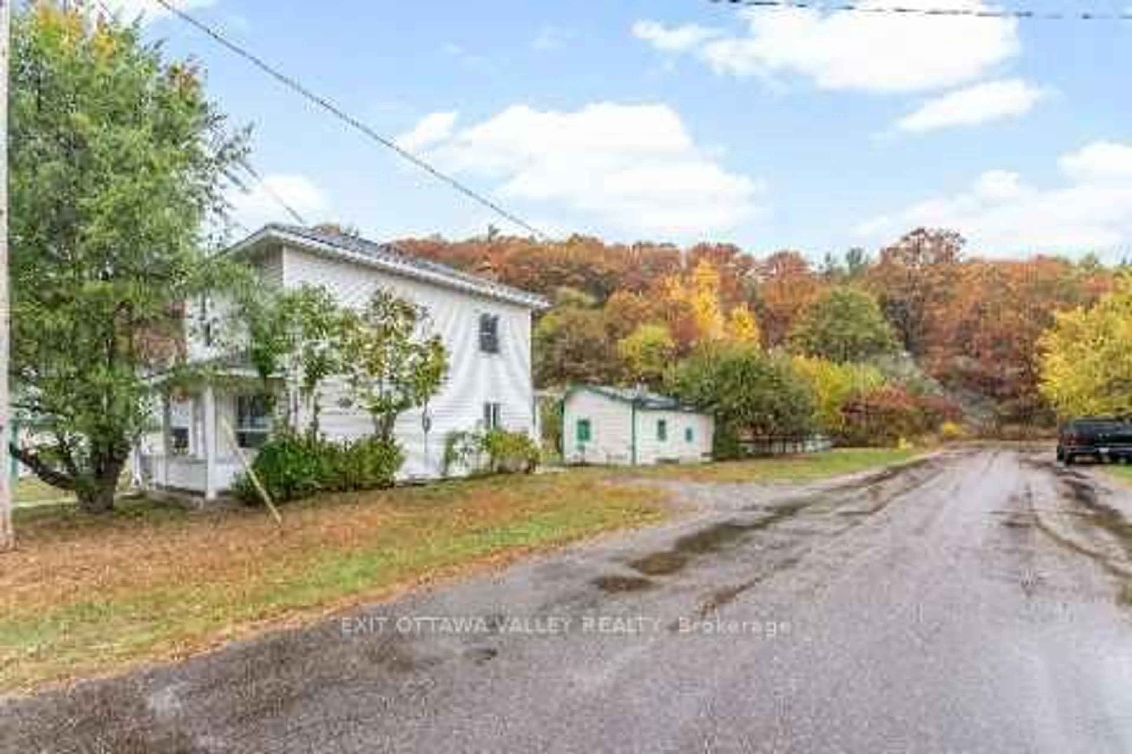 A pic from outside/outdoor area/front of a property/back of a property/a pic from drone, street for 48 Needham St, Barry's Bay Ontario K0J 1B0