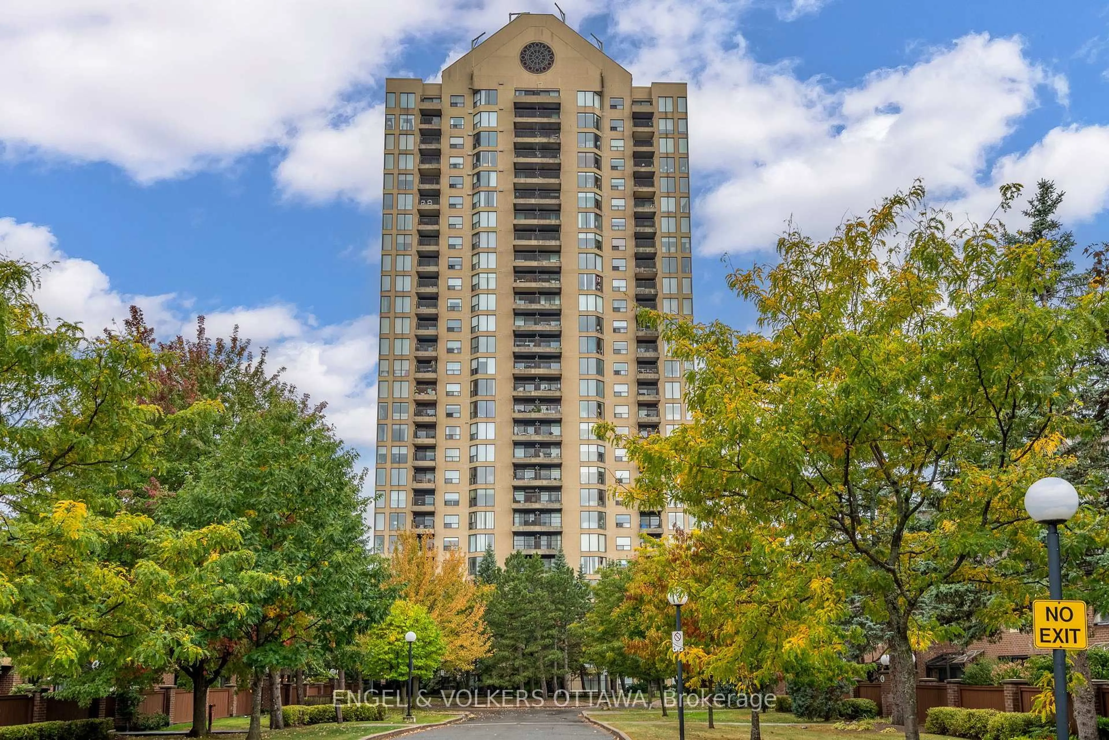 Unknown for 545 St Laurent Blvd #1604, Ottawa Ontario K1K 4H9