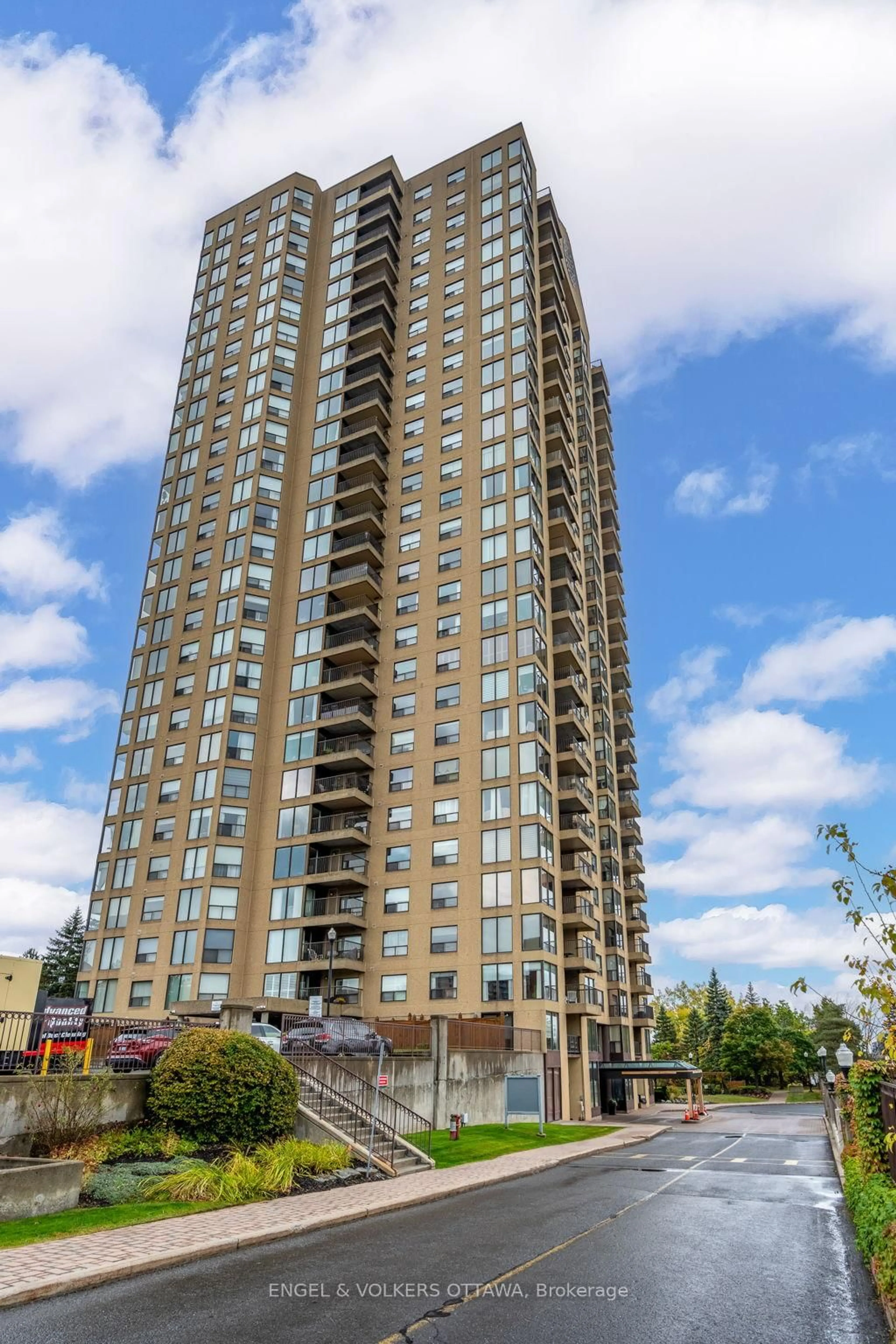 Unknown for 545 St Laurent Blvd #1604, Ottawa Ontario K1K 4H9