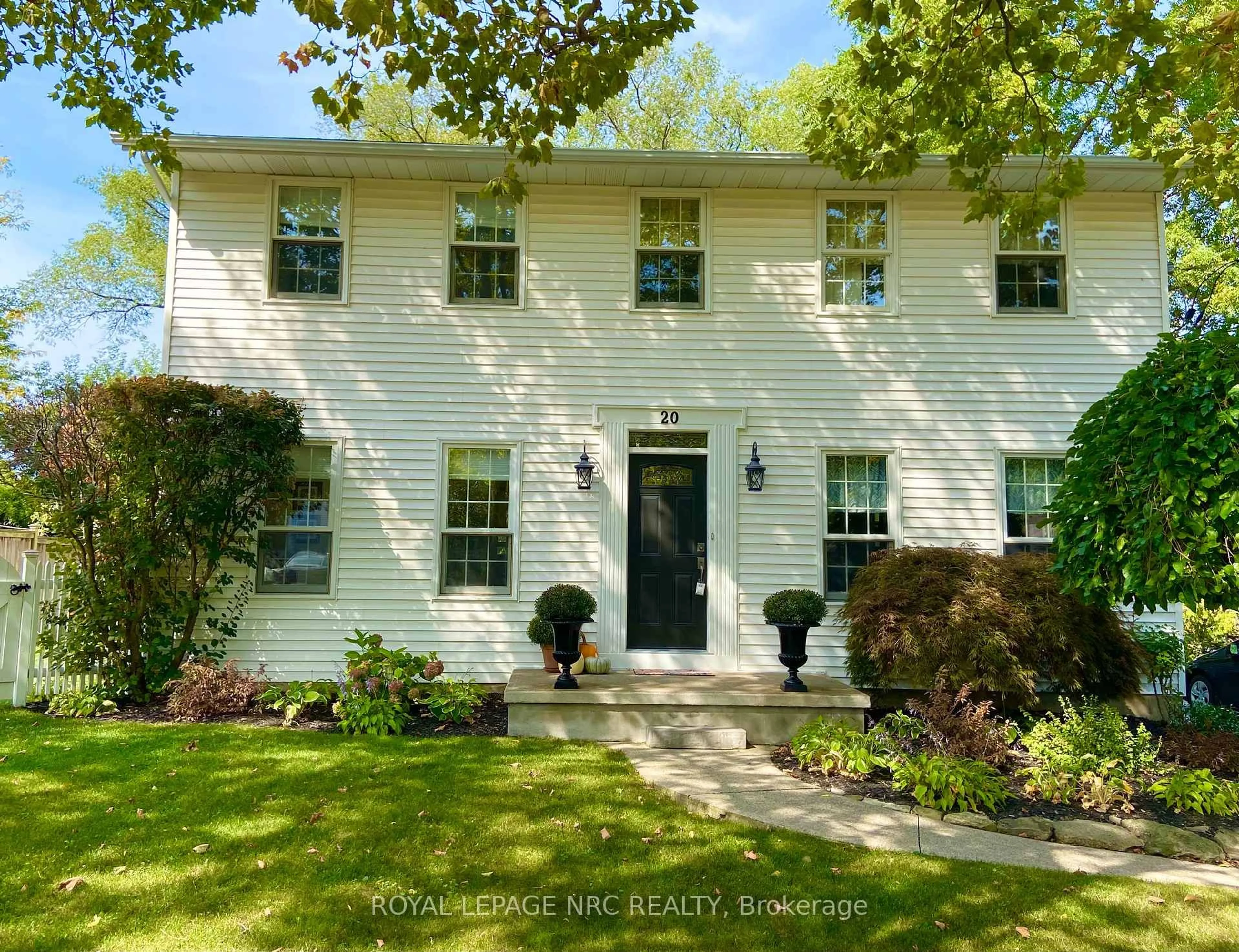 Home with brick exterior material, street for 20 Dumfries St, Niagara-on-the-Lake Ontario L0S 1J0