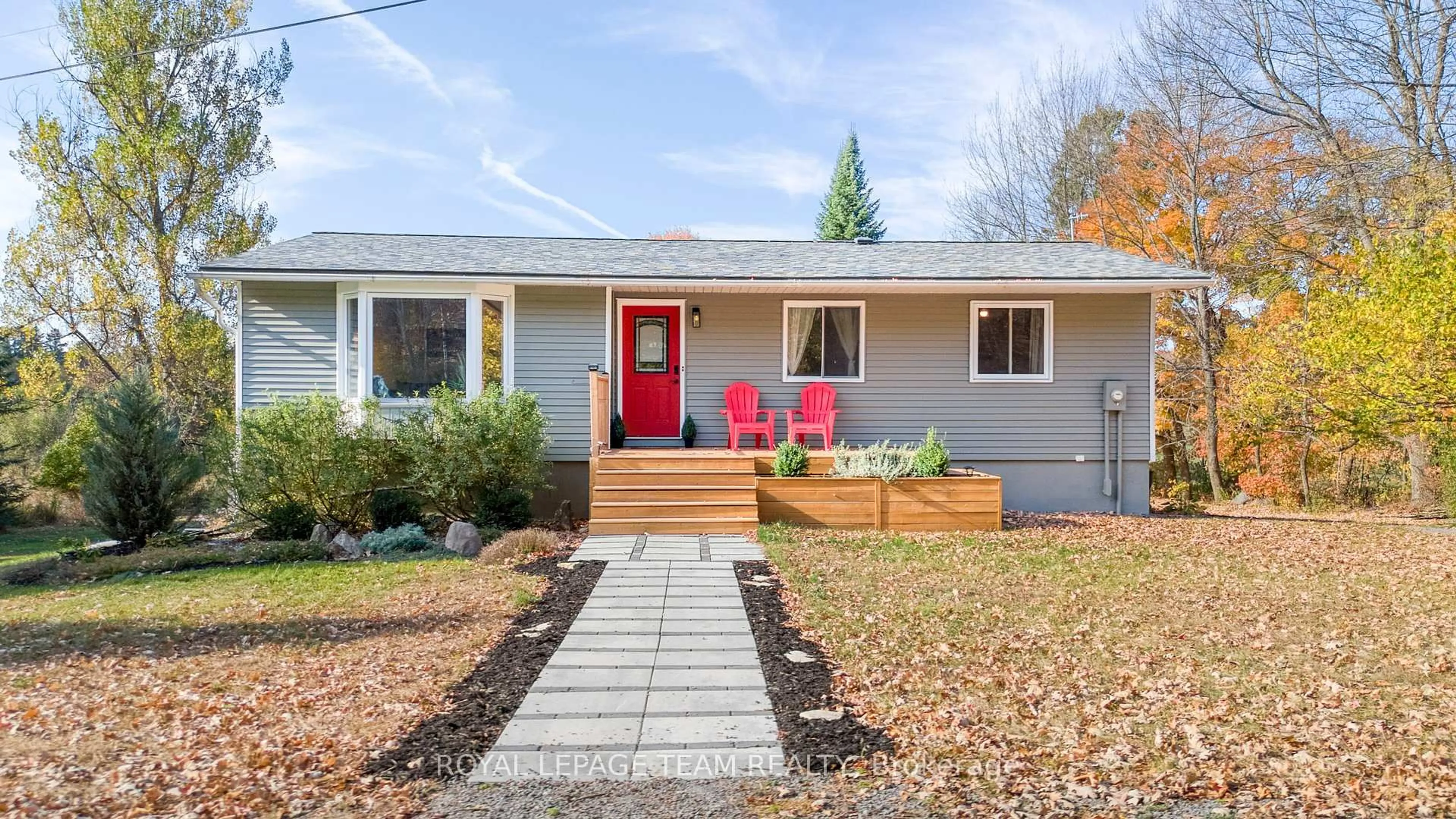 Home with vinyl exterior material, street for 479 5th Concession, Pakenham Ontario K0A 2X0