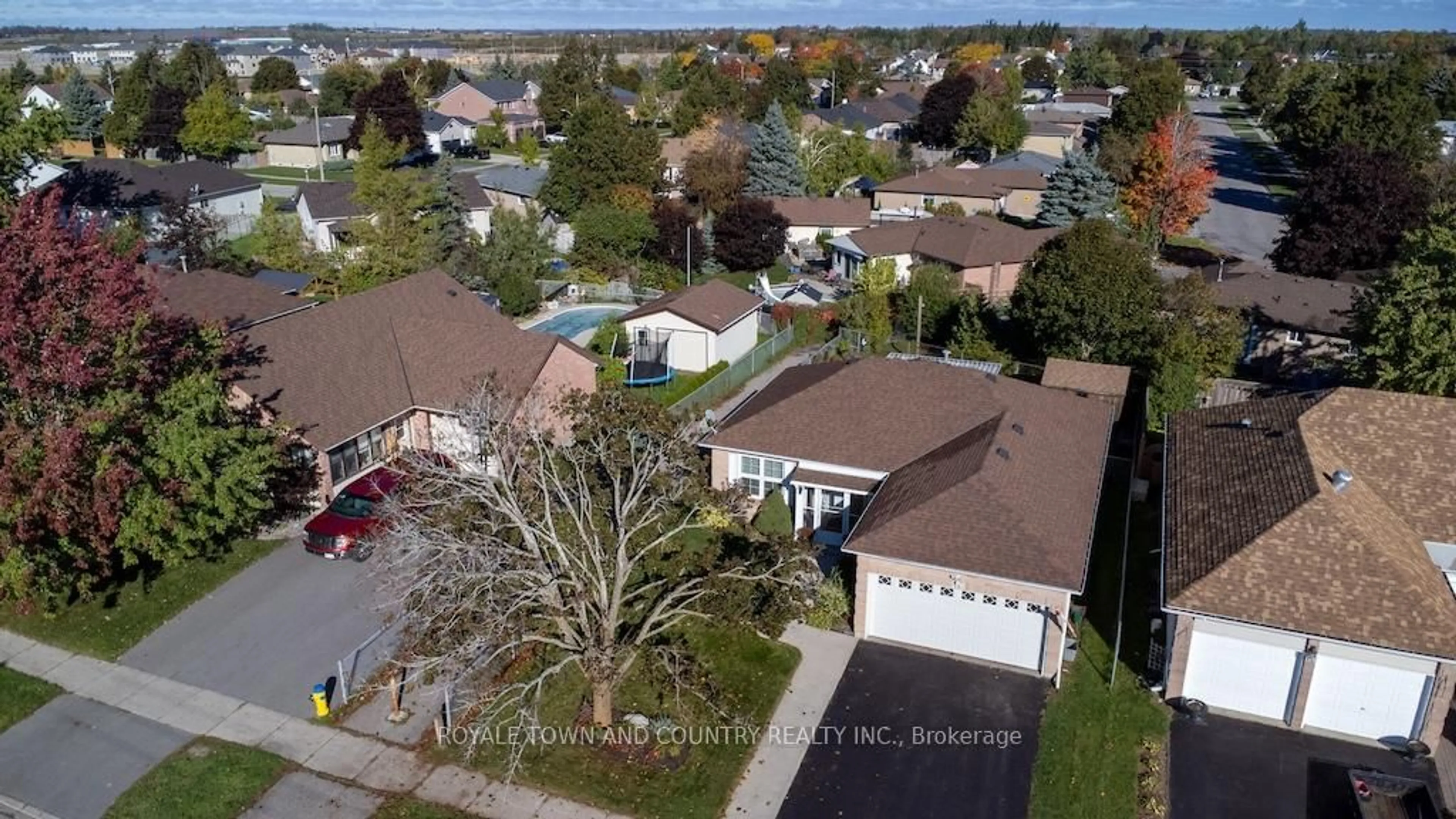 A pic from outside/outdoor area/front of a property/back of a property/a pic from drone, street for 176 Elgin St, Kawartha Lakes Ontario K9V 6B3