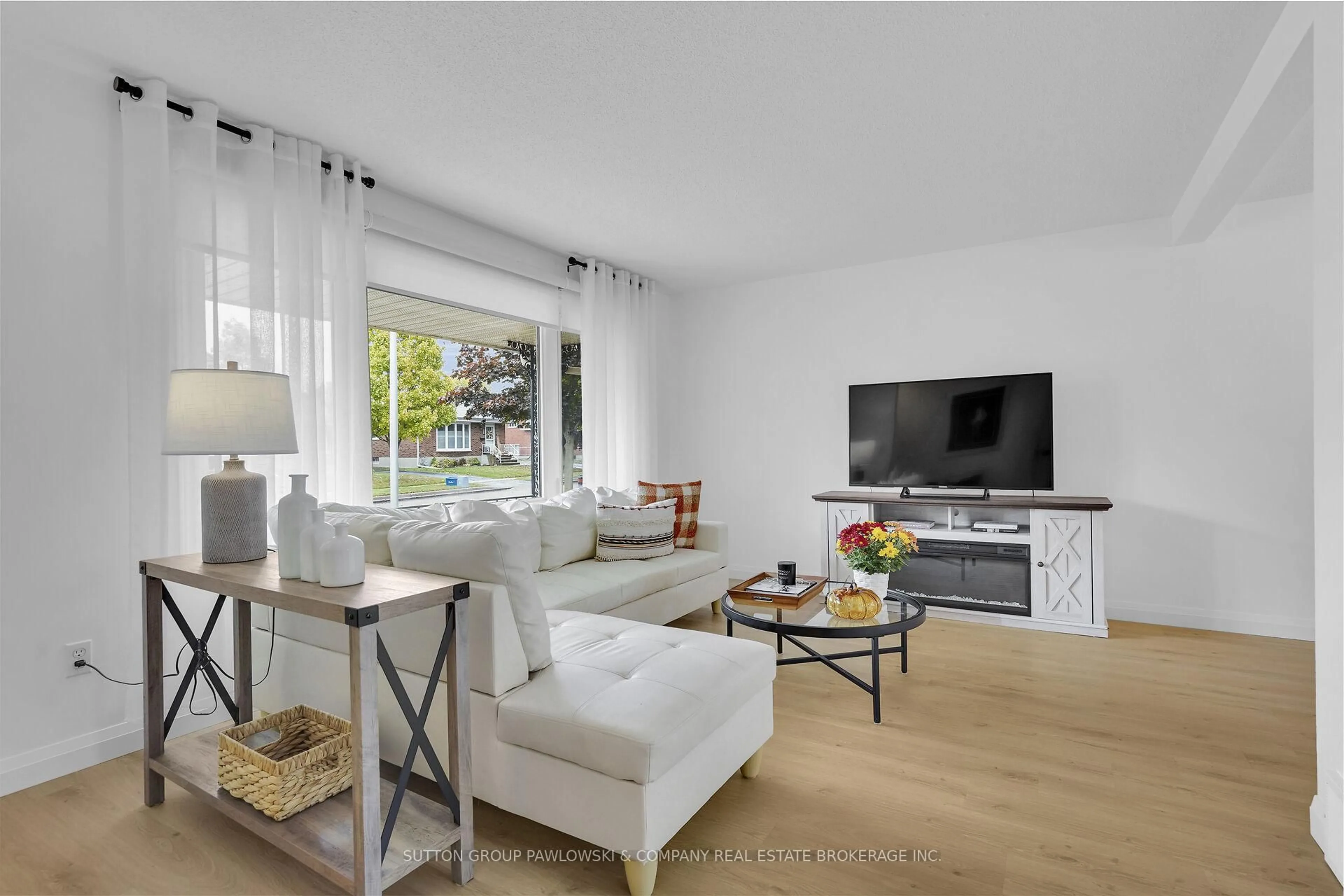 Living room with furniture, unknown for 30 Leger Ave, St. Thomas Ontario N5R 5M3