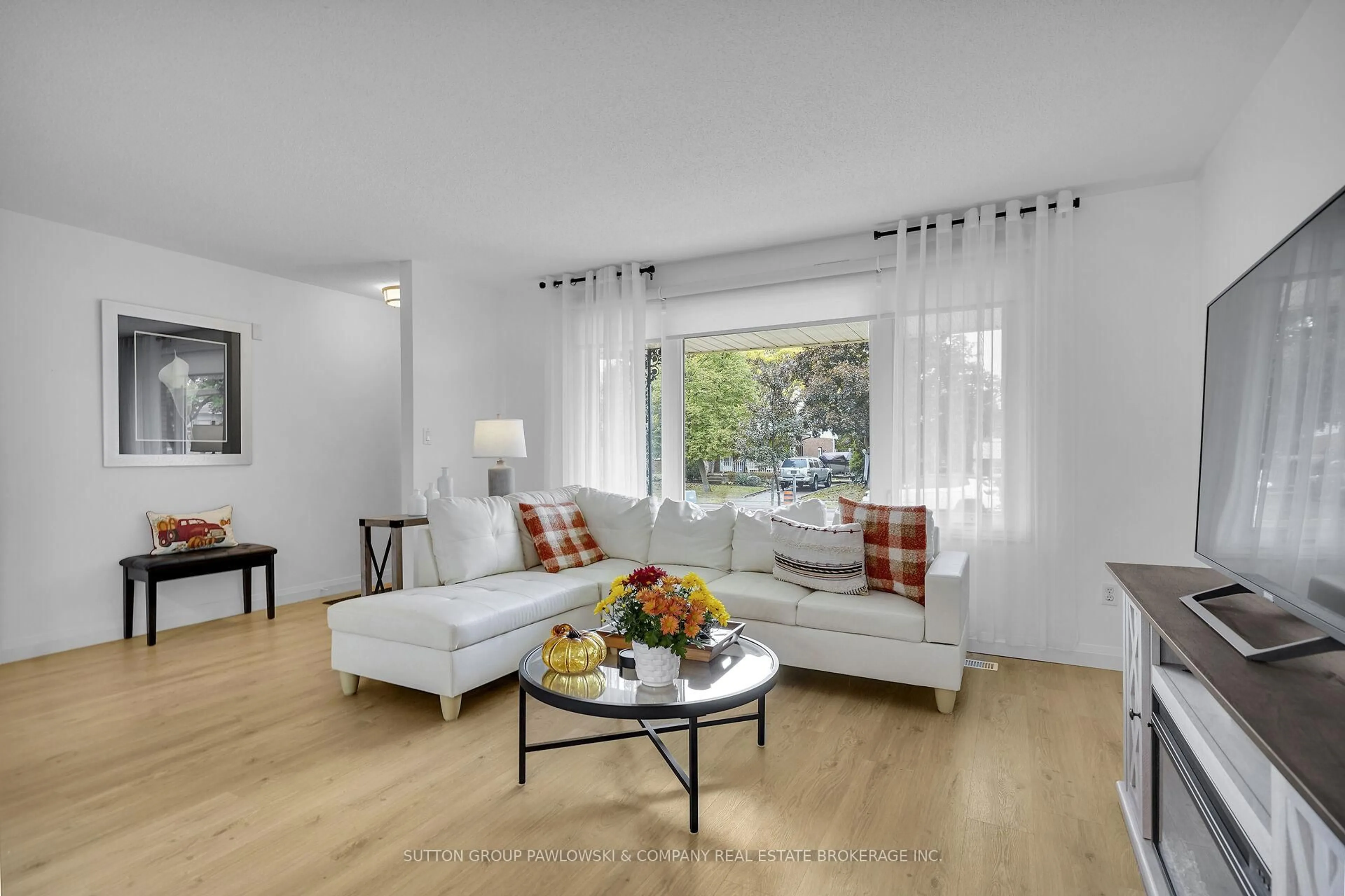 Living room with furniture, wood/laminate floor for 30 Leger Ave, St. Thomas Ontario N5R 5M3