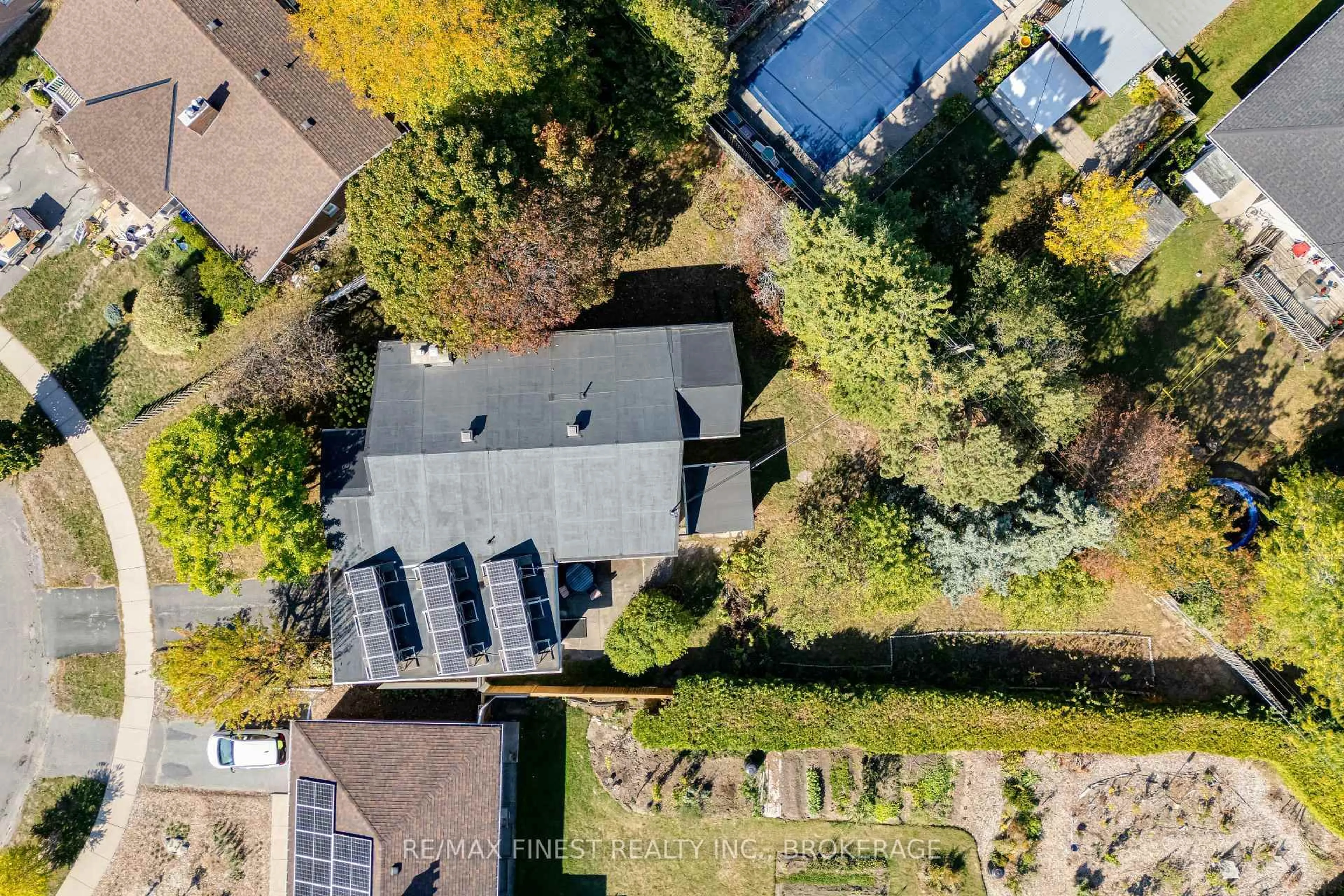 A pic from outside/outdoor area/front of a property/back of a property/a pic from drone, street for 85 Holland Cres, Kingston Ontario K7M 2V7