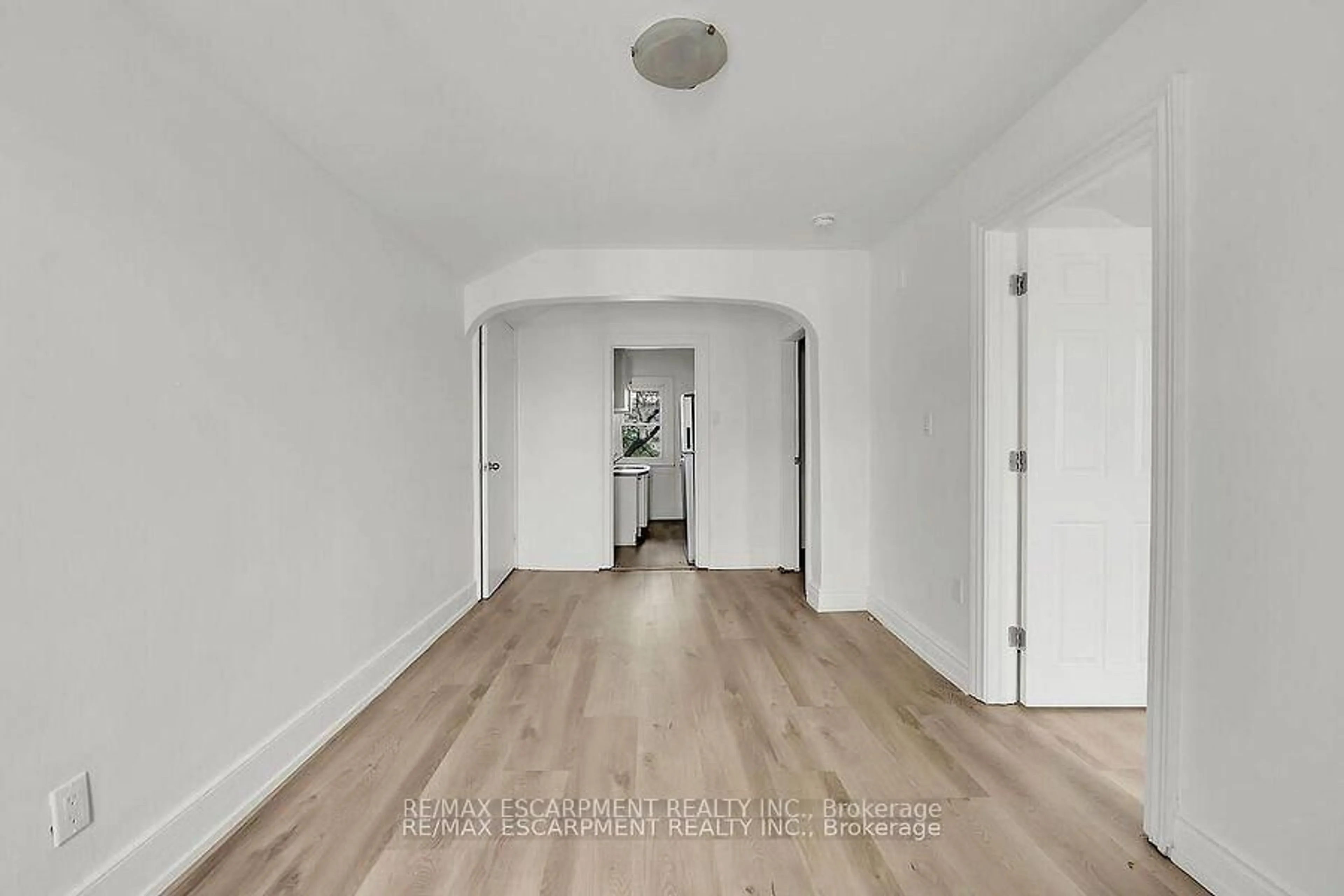 A pic of a room for 43 Centre St, St. Catharines Ontario L2R 3A8