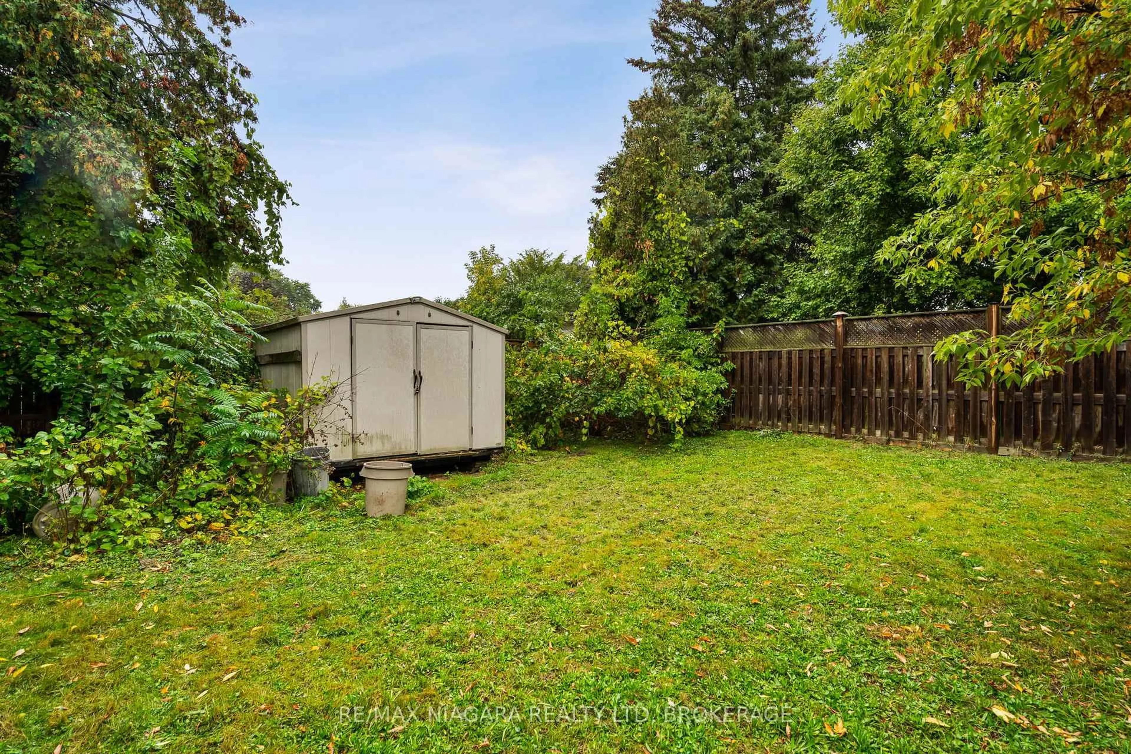 Shed for 4985 Kingston Ave, Niagara Falls Ontario L2E 5B3