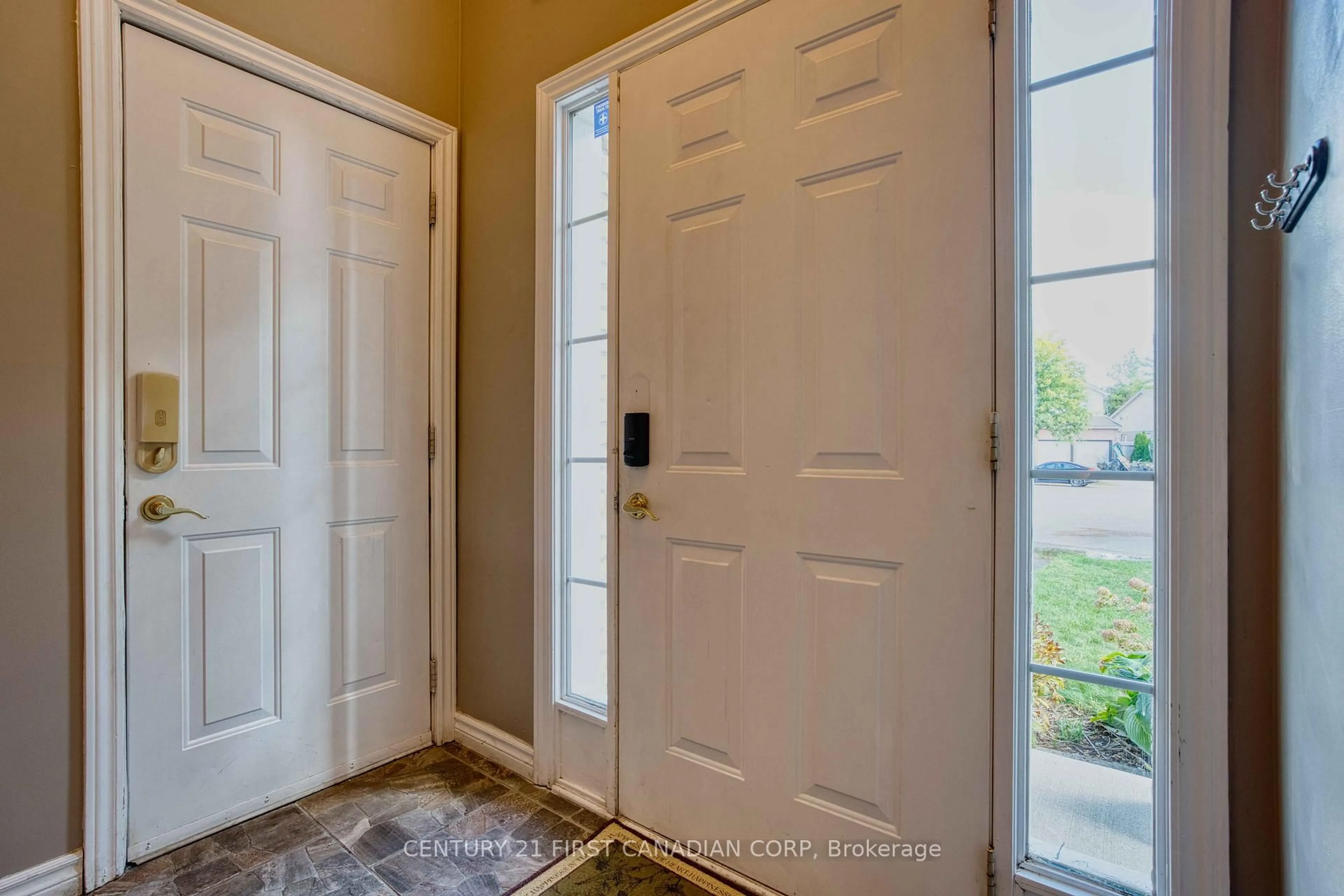 Indoor entryway for 581 Forest Creek Pl, London East Ontario N5Y 5T7