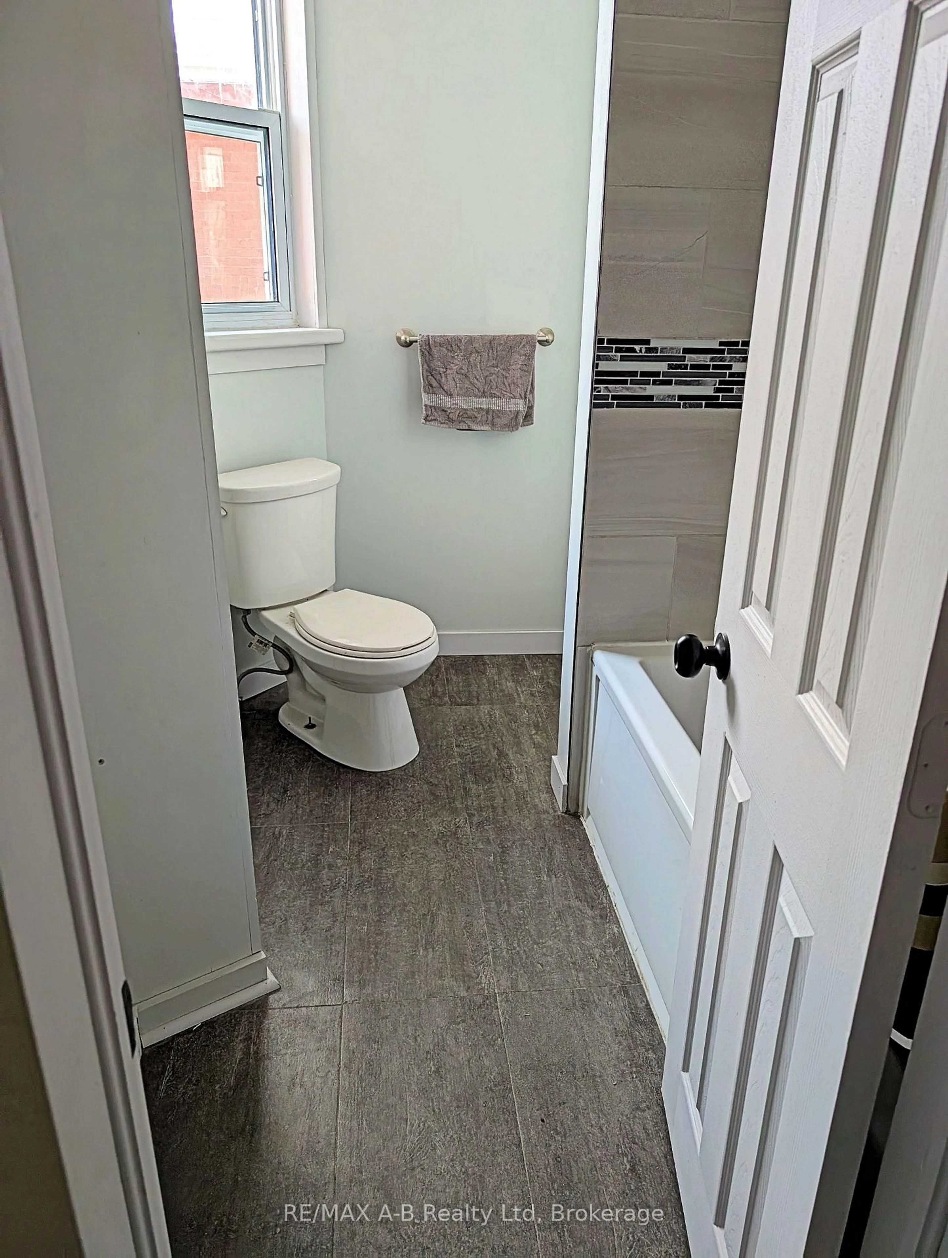 A pic of a room for 93 Douro St, Stratford Ontario N5A 3R4