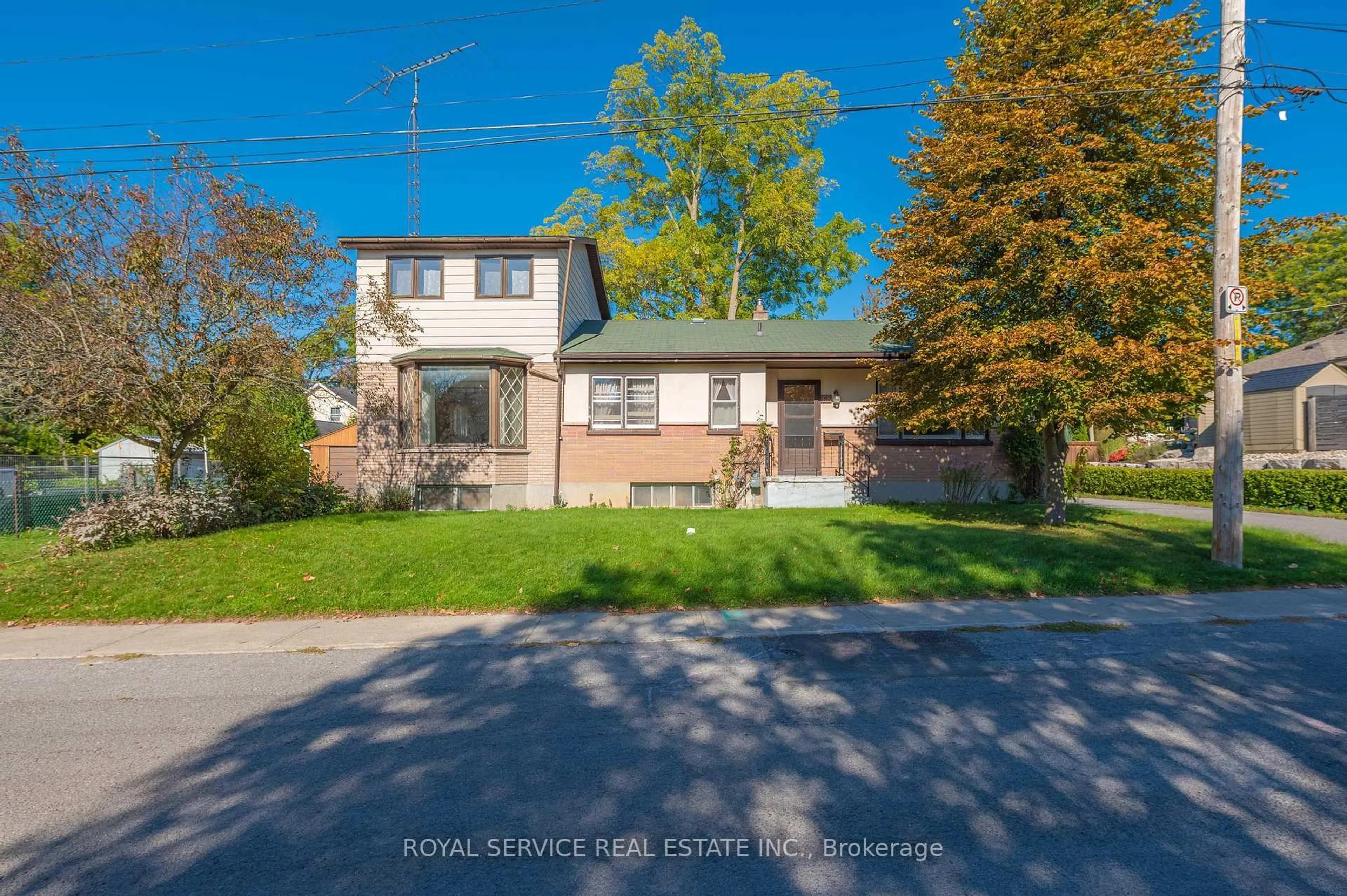 A pic from outside/outdoor area/front of a property/back of a property/a pic from drone, street for 68 Young St, Port Hope Ontario L1A 1M6