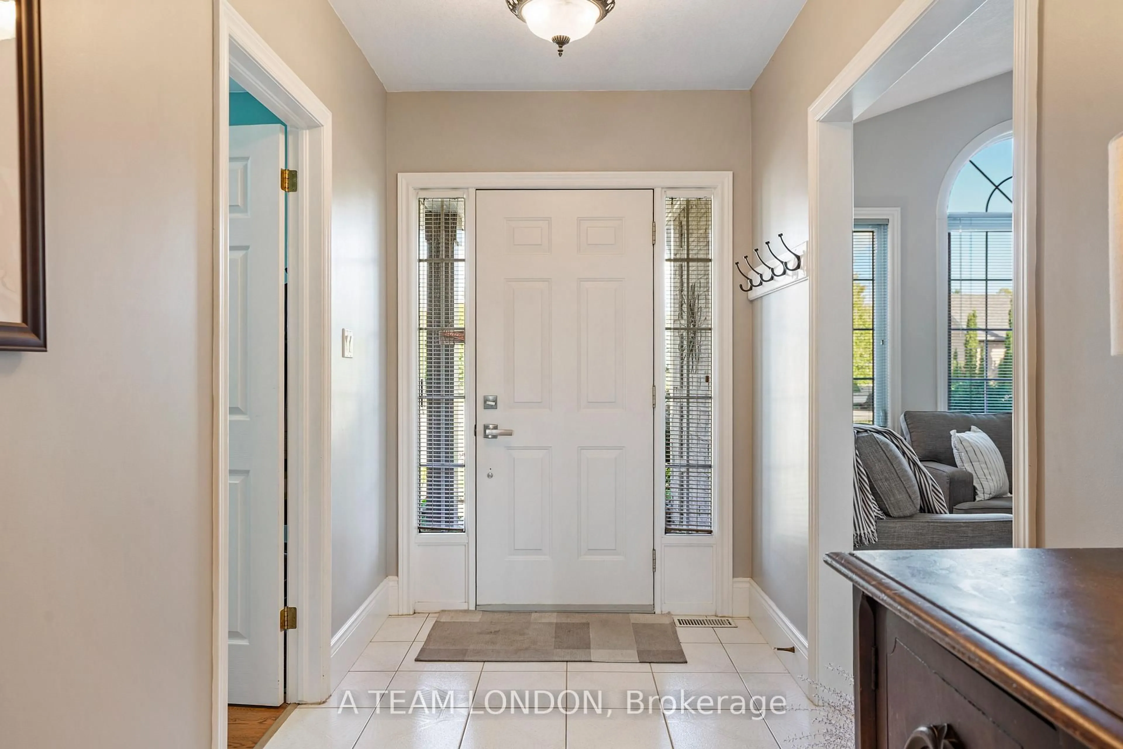 Indoor entryway for 12 Huntington Terr, St. Thomas Ontario N5R 6H1