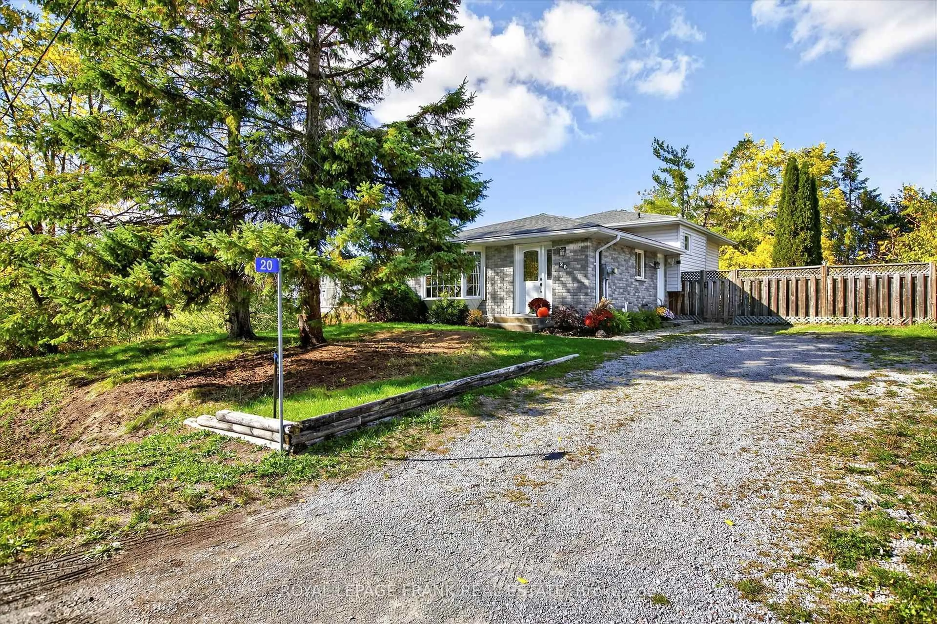 A pic from outside/outdoor area/front of a property/back of a property/a pic from drone, street for 20 Colbourne St St, Selwyn Ontario K0L 2H0