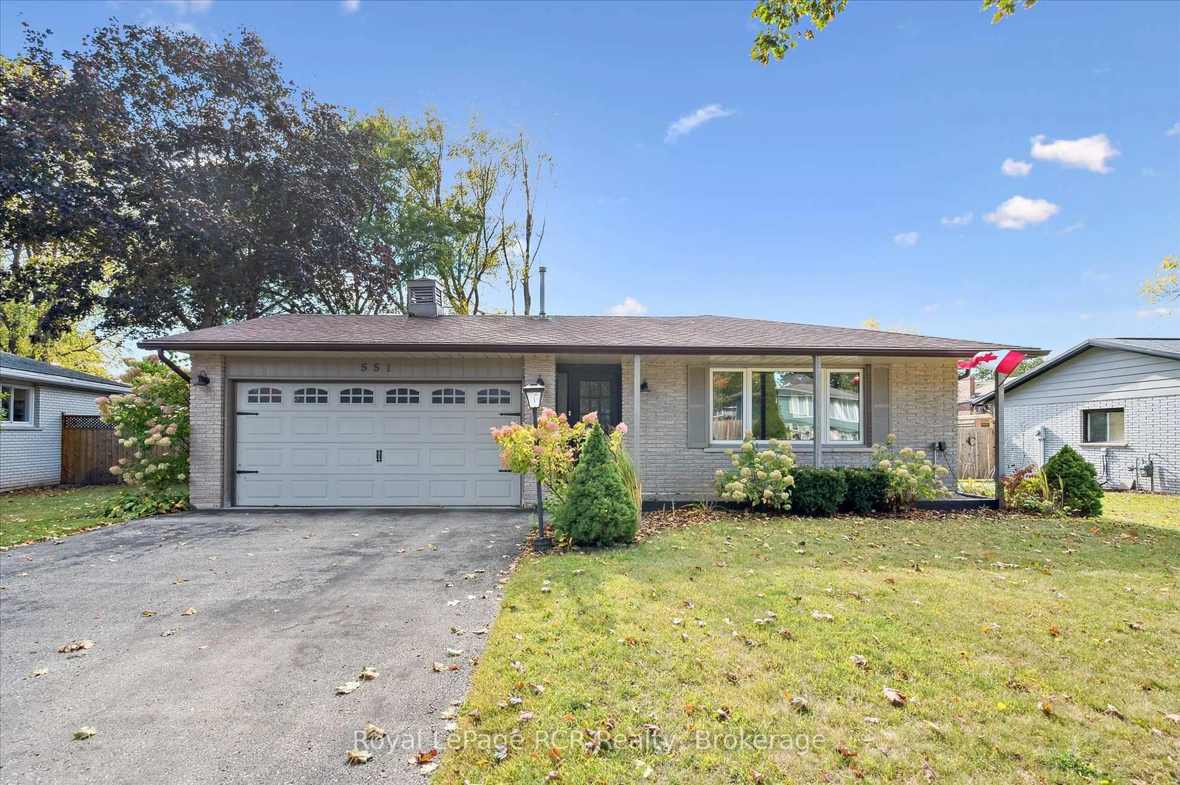 Home with vinyl exterior material, street for 551 Oakview Cres, Wellington North Ontario N0G 2L2