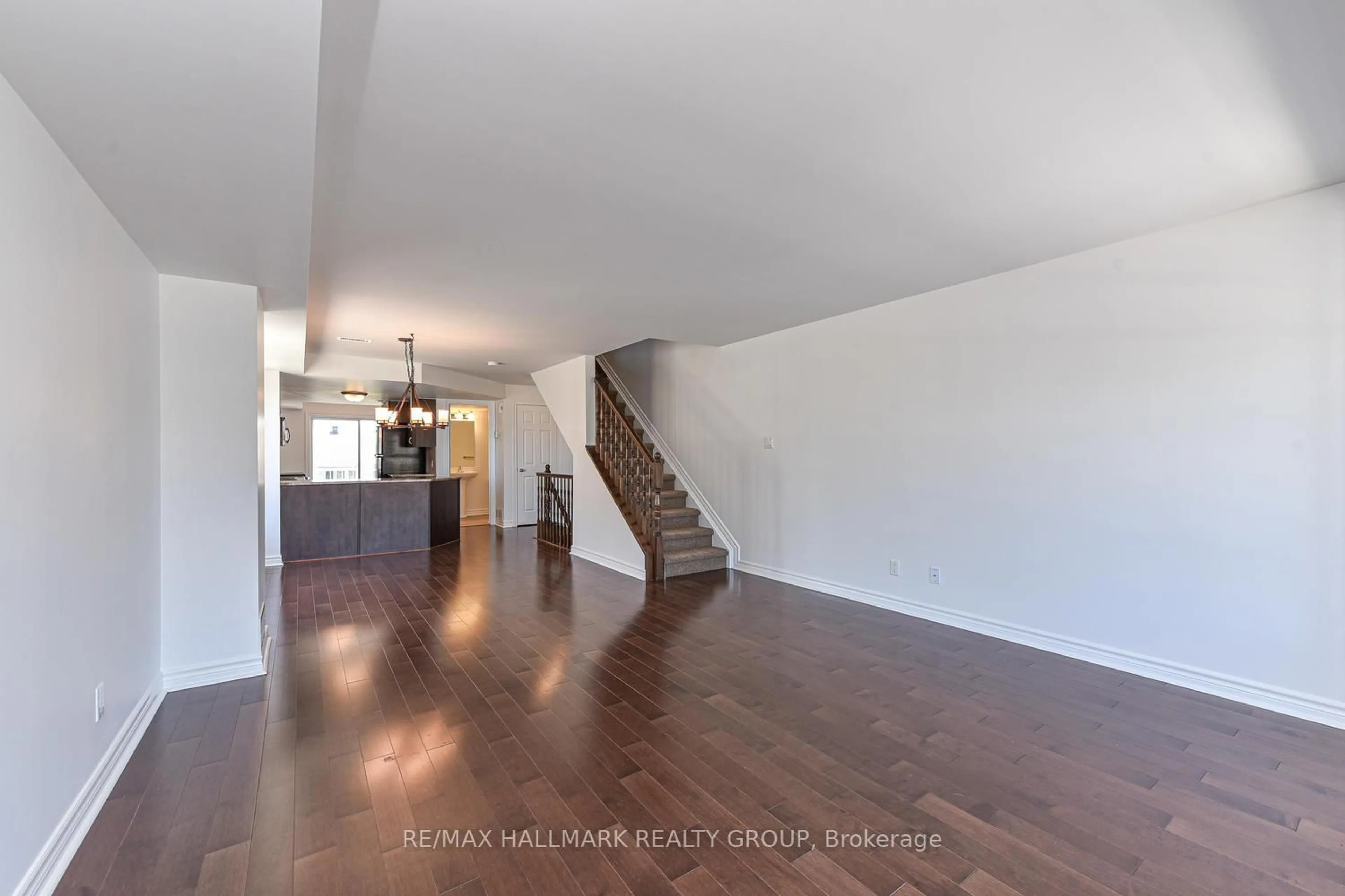 Unknown for 736B Chapman Mills Dr, Ottawa Ontario K2J 3V2