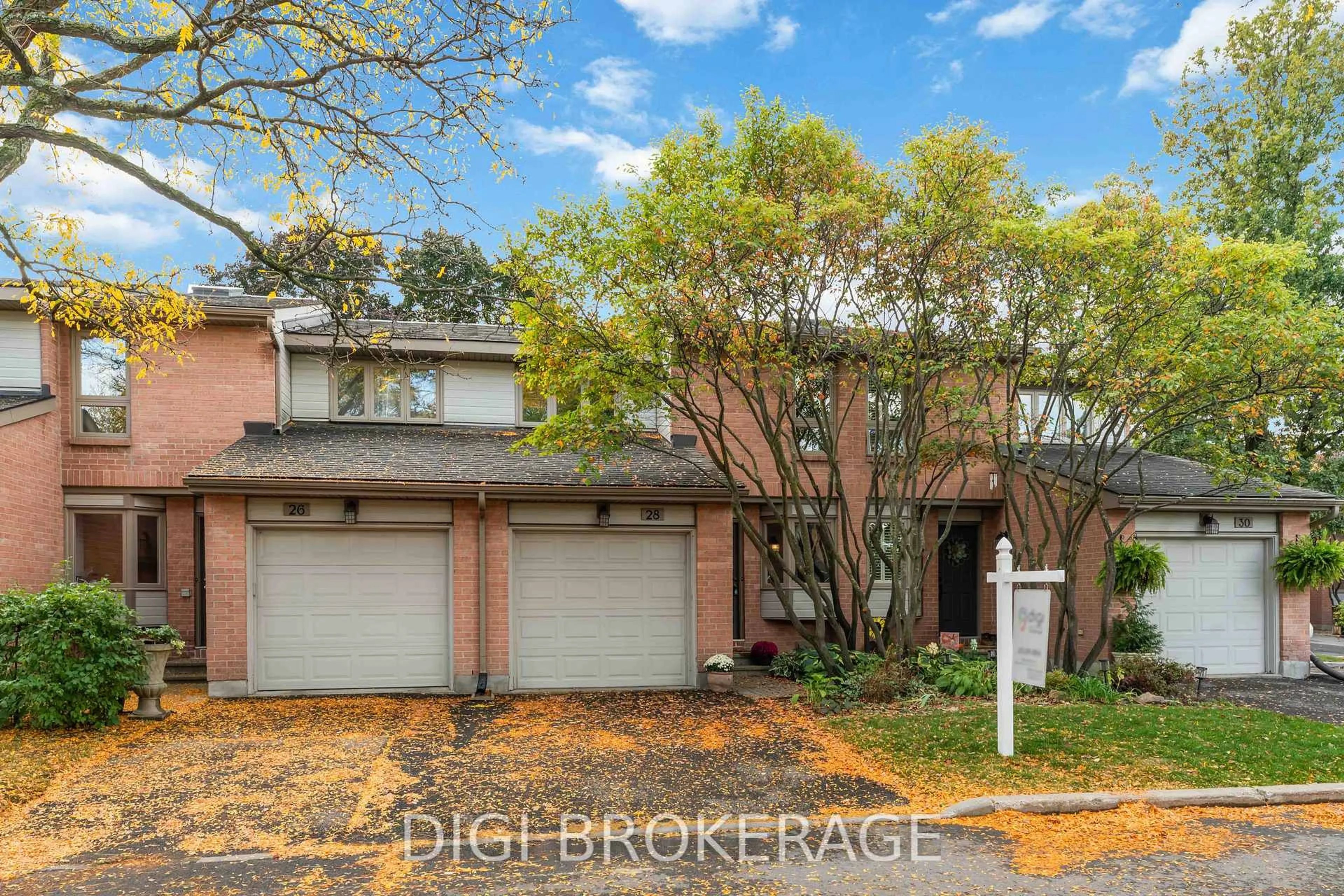 A pic from outside/outdoor area/front of a property/back of a property/a pic from drone, street for 710 Coronation Ave #28, Ottawa Ontario K1G 4G7