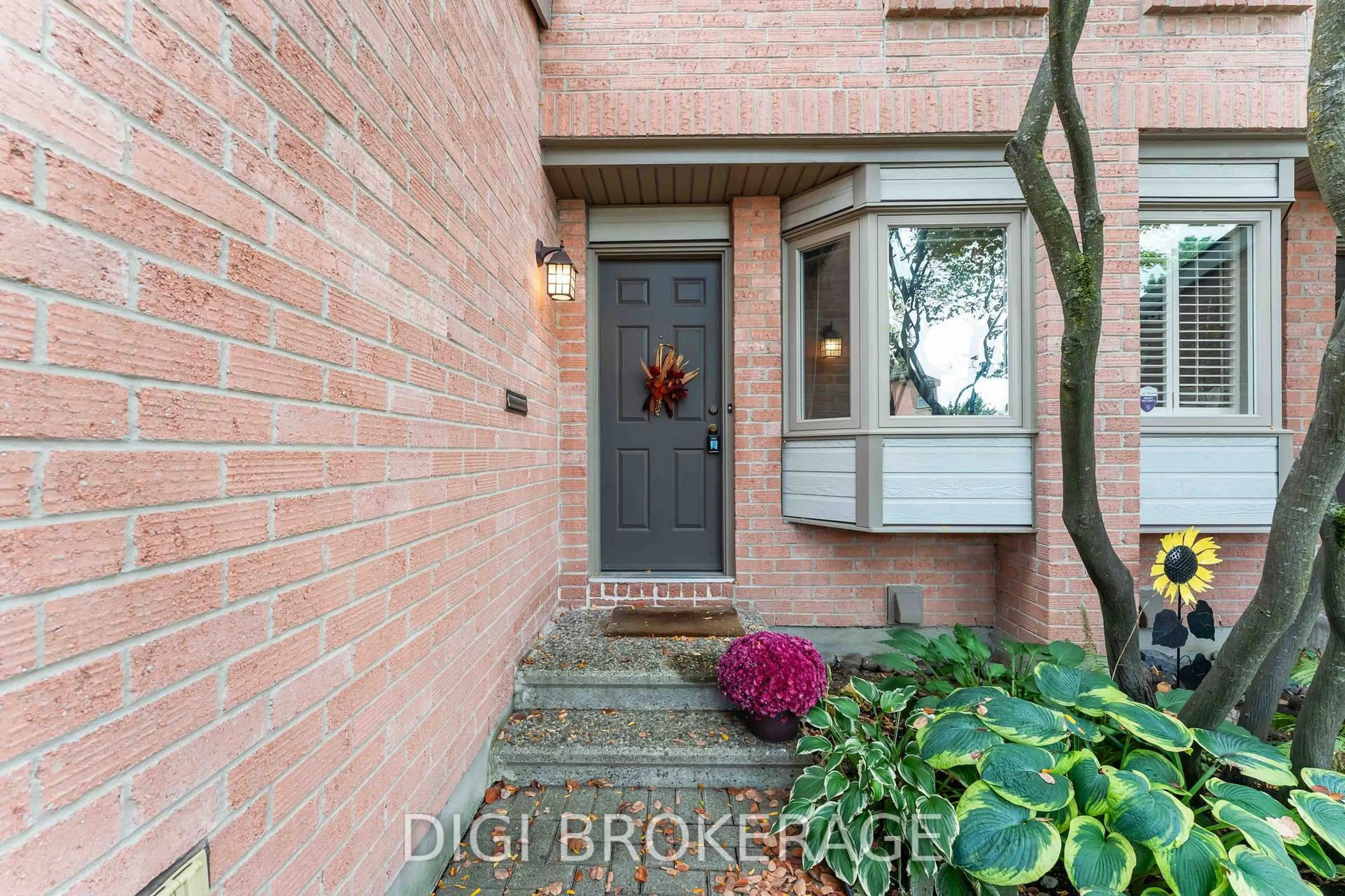 Unknown for 710 Coronation Ave #28, Ottawa Ontario K1G 4G7