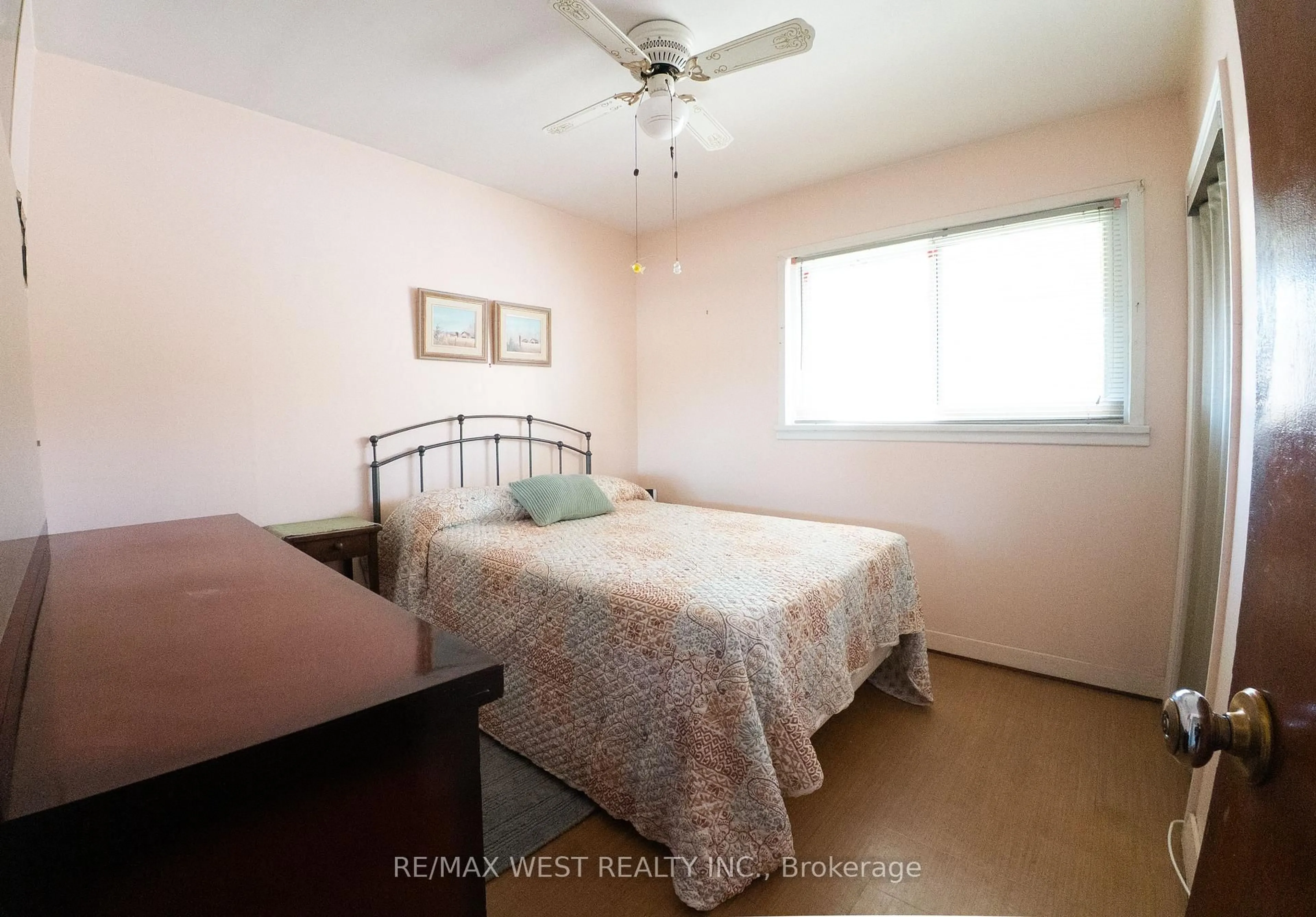Bedroom with bed, unknown for 596 O'Brien St, North Bay Ontario P1B 5W4