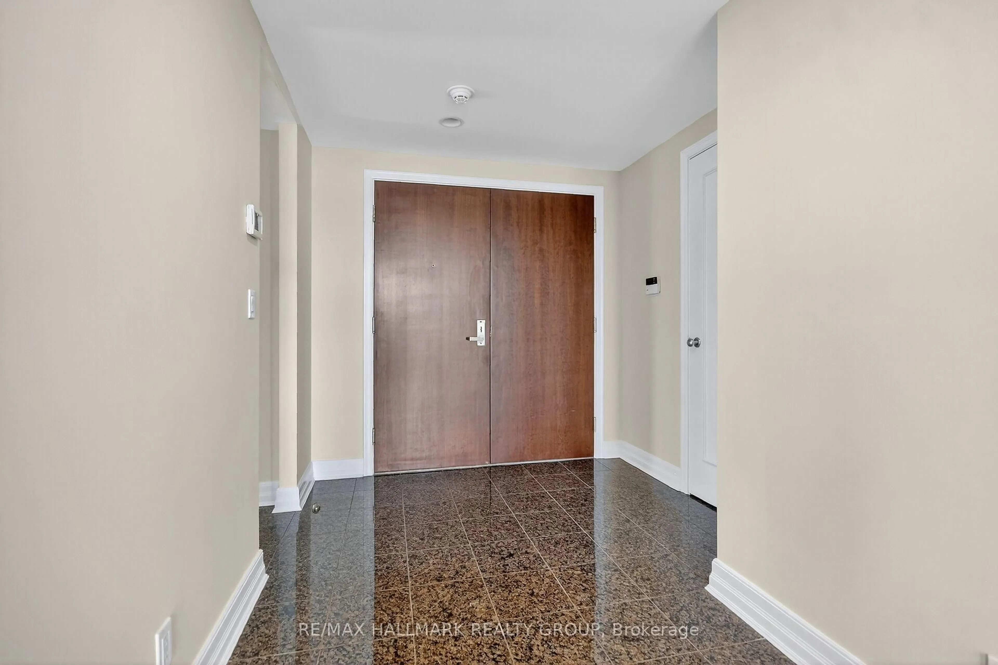 Indoor entryway for 3590 Rivergate Way #1707, Ottawa Ontario K1V 1V6
