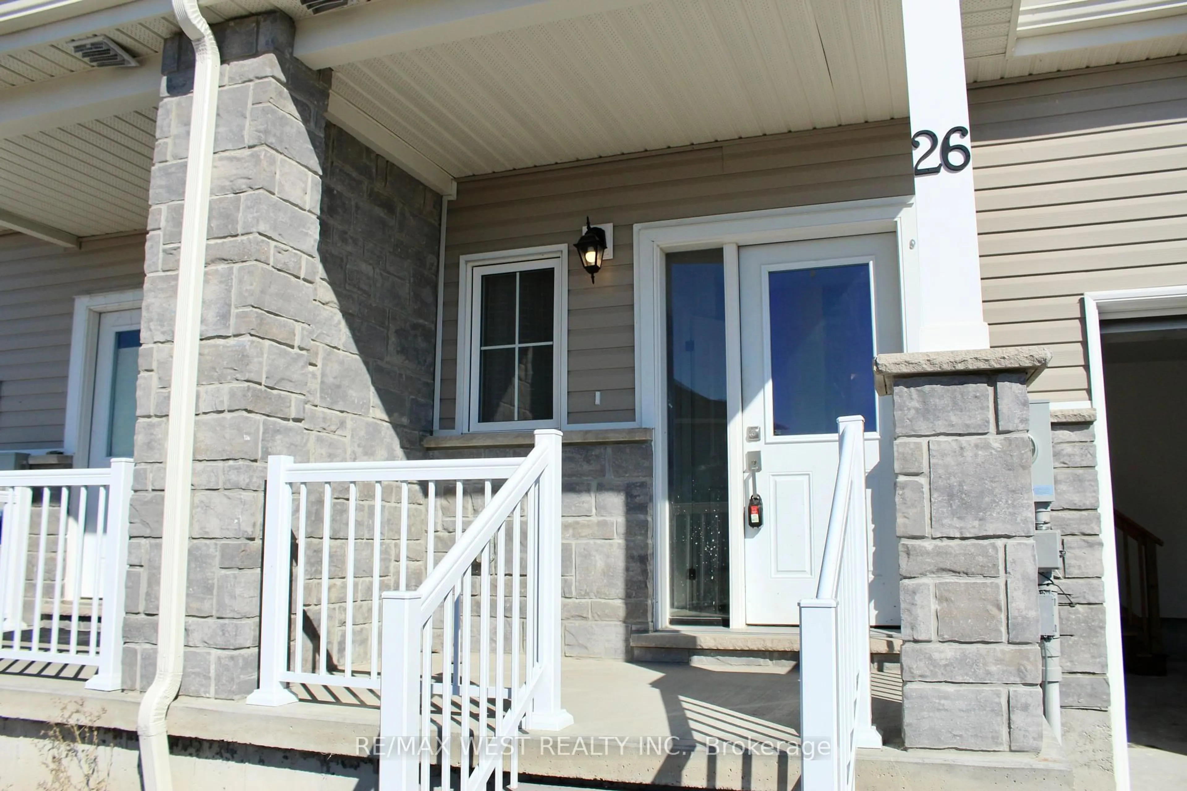 Indoor entryway for 26 Glacier Cres, Belleville Ontario K8N 0T7