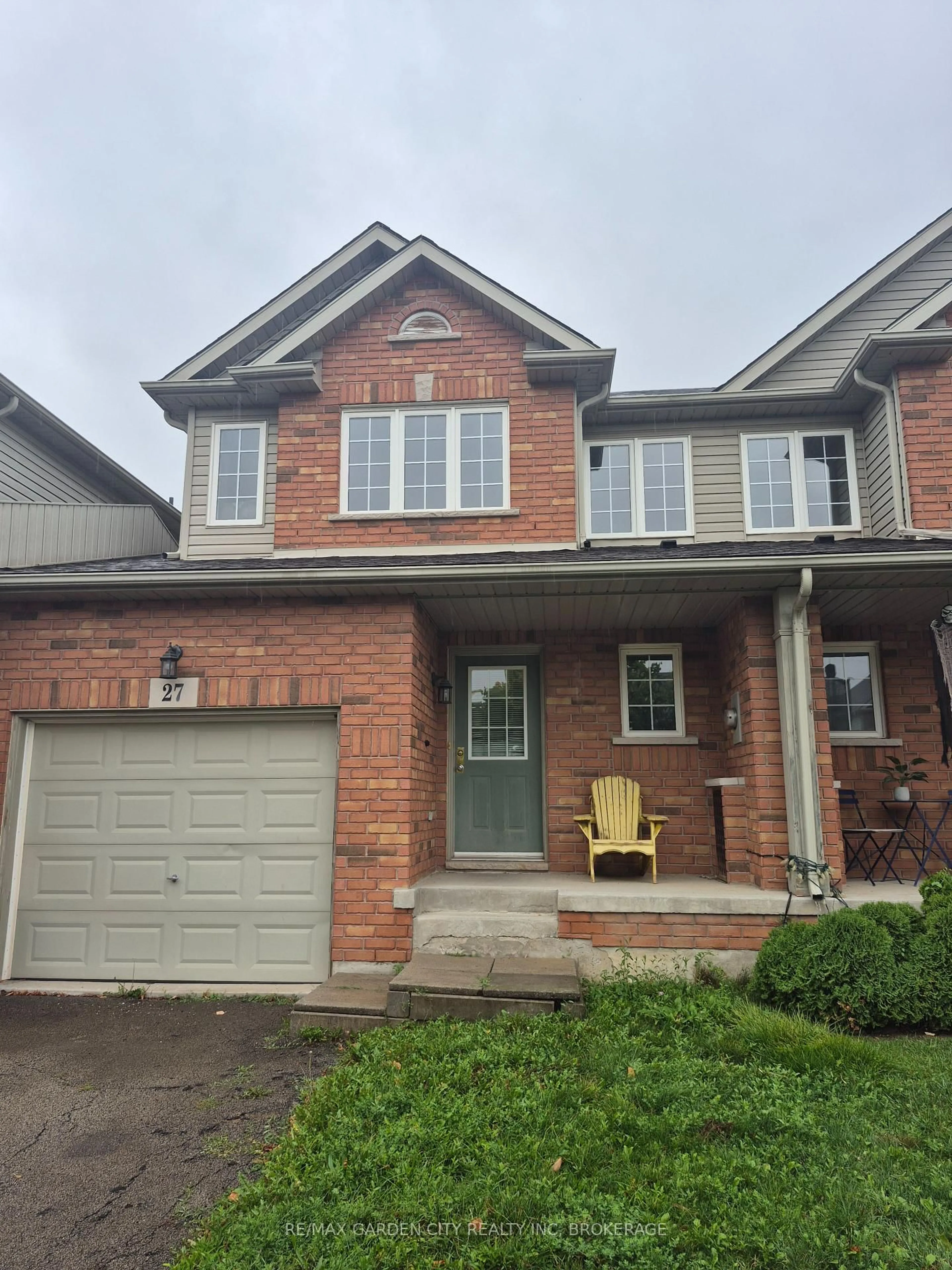 Home with brick exterior material, street for 27 Natalie Crt, Thorold Ontario L2V 5C6