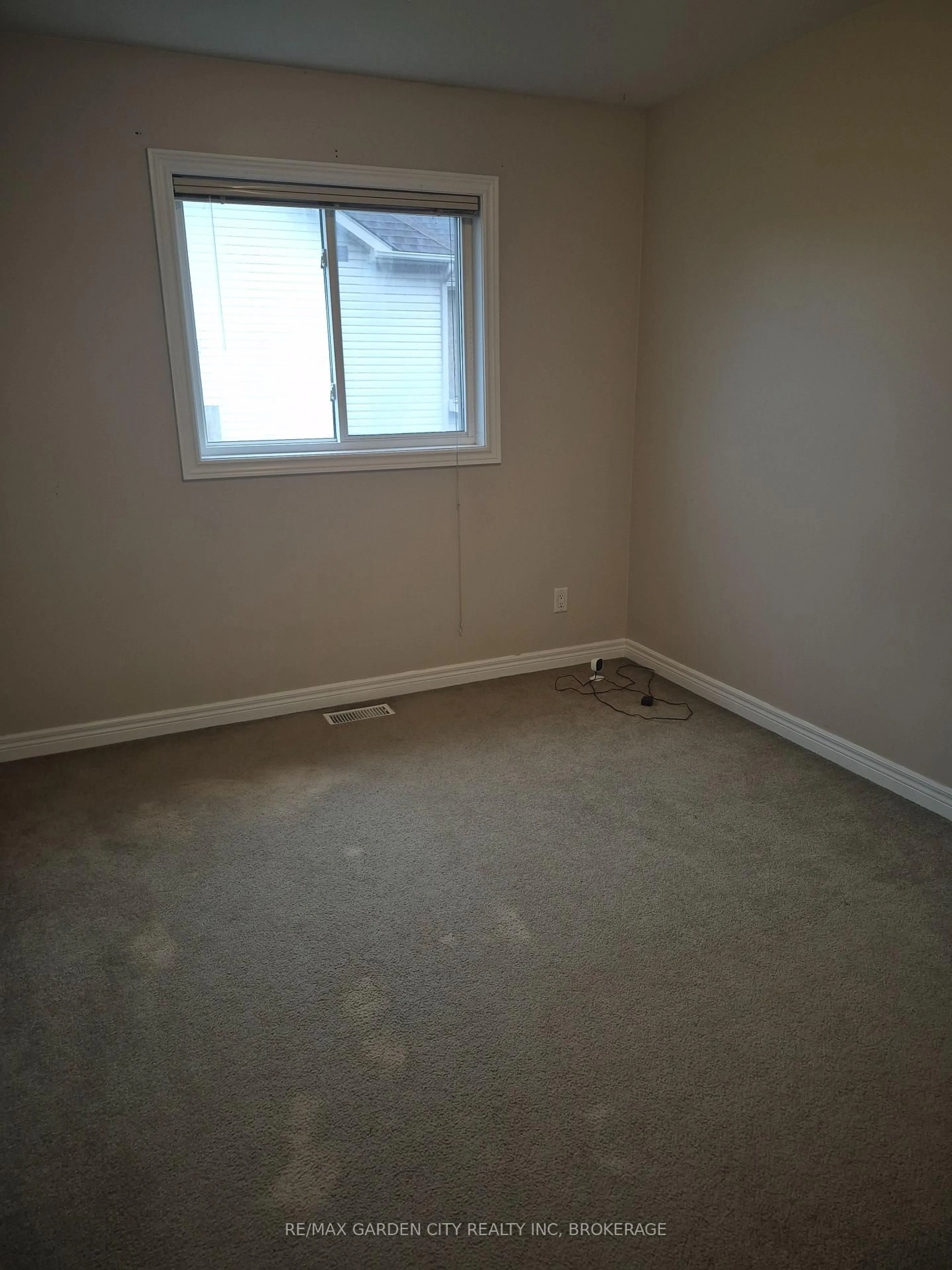 A pic of a room for 27 Natalie Crt, Thorold Ontario L2V 5C6