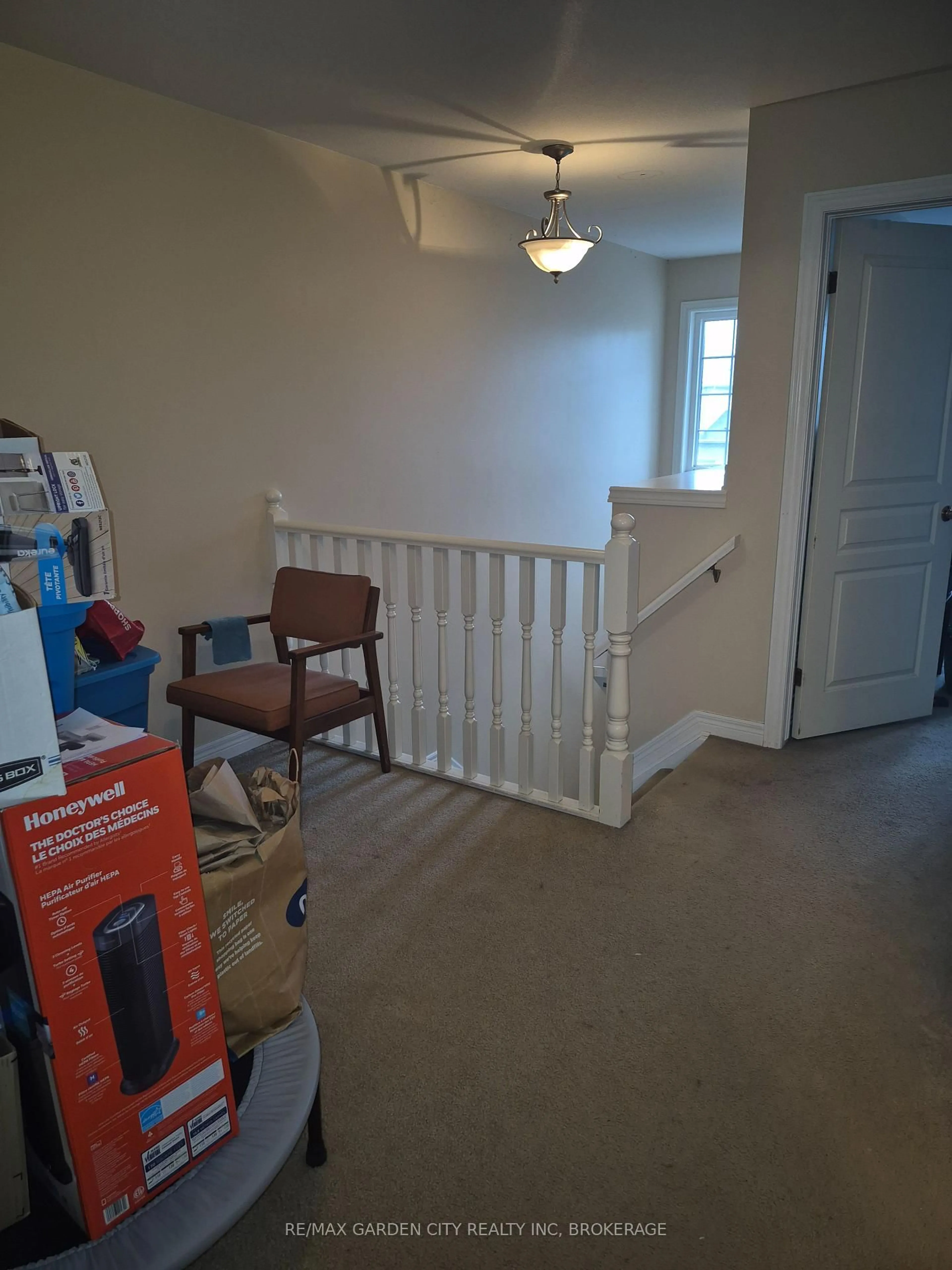 A pic of a room for 27 Natalie Crt, Thorold Ontario L2V 5C6