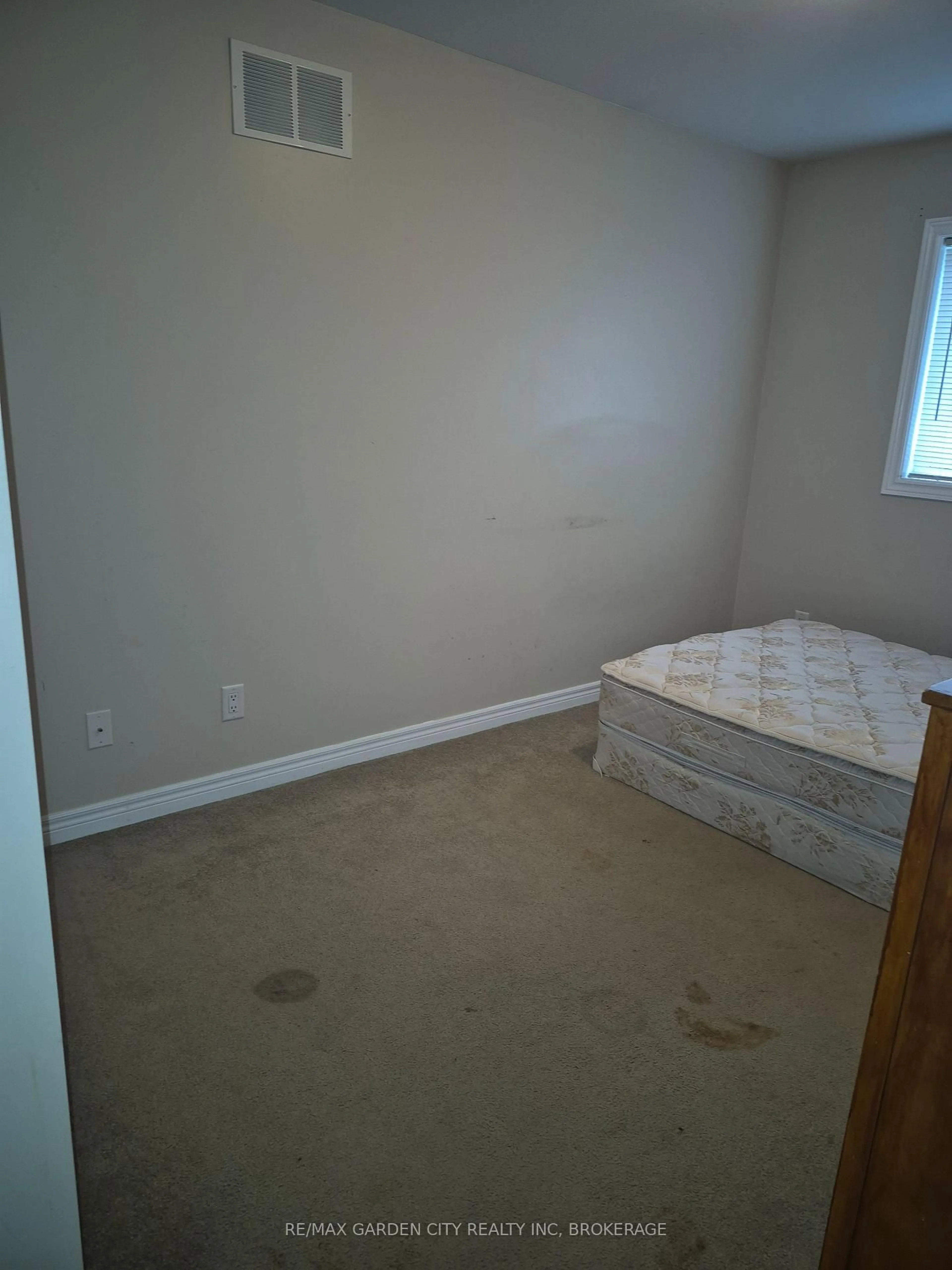 A pic of a room for 27 Natalie Crt, Thorold Ontario L2V 5C6