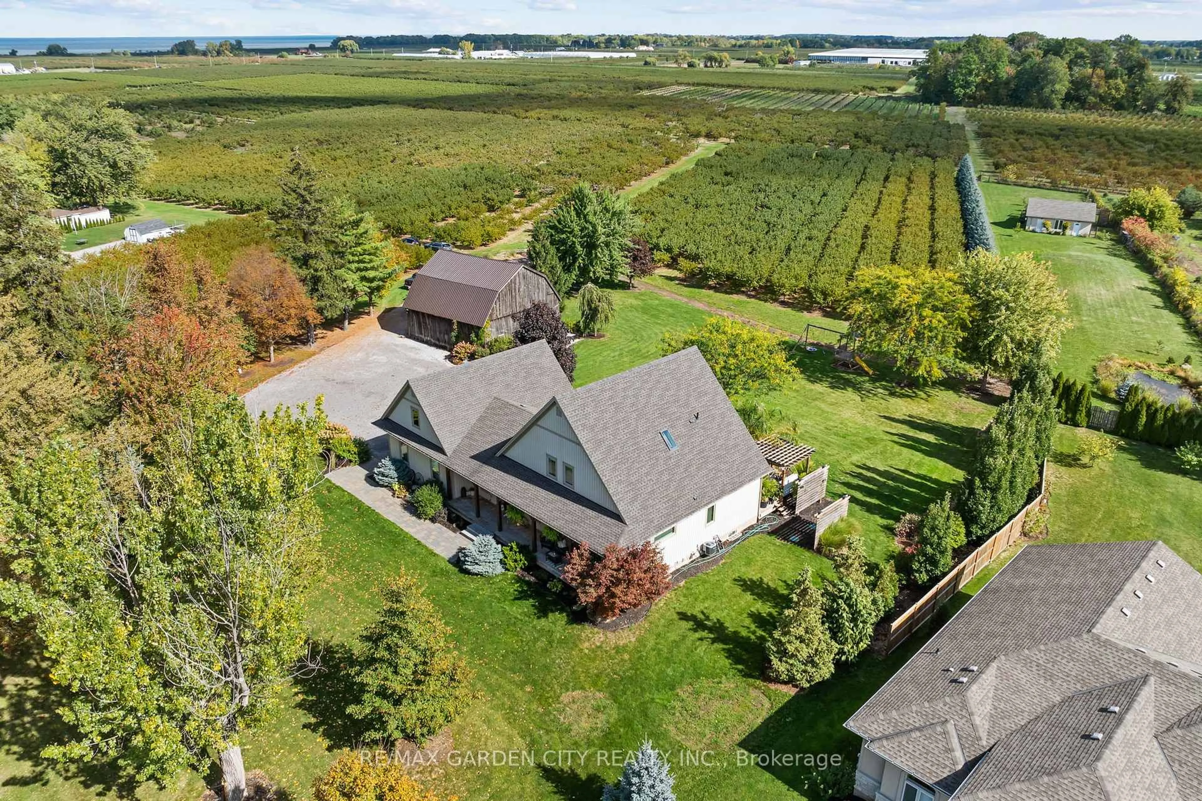 A pic from outside/outdoor area/front of a property/back of a property/a pic from drone, water/lake/river/ocean view for 411 Read Rd, Niagara-on-the-Lake Ontario L0S 1J0