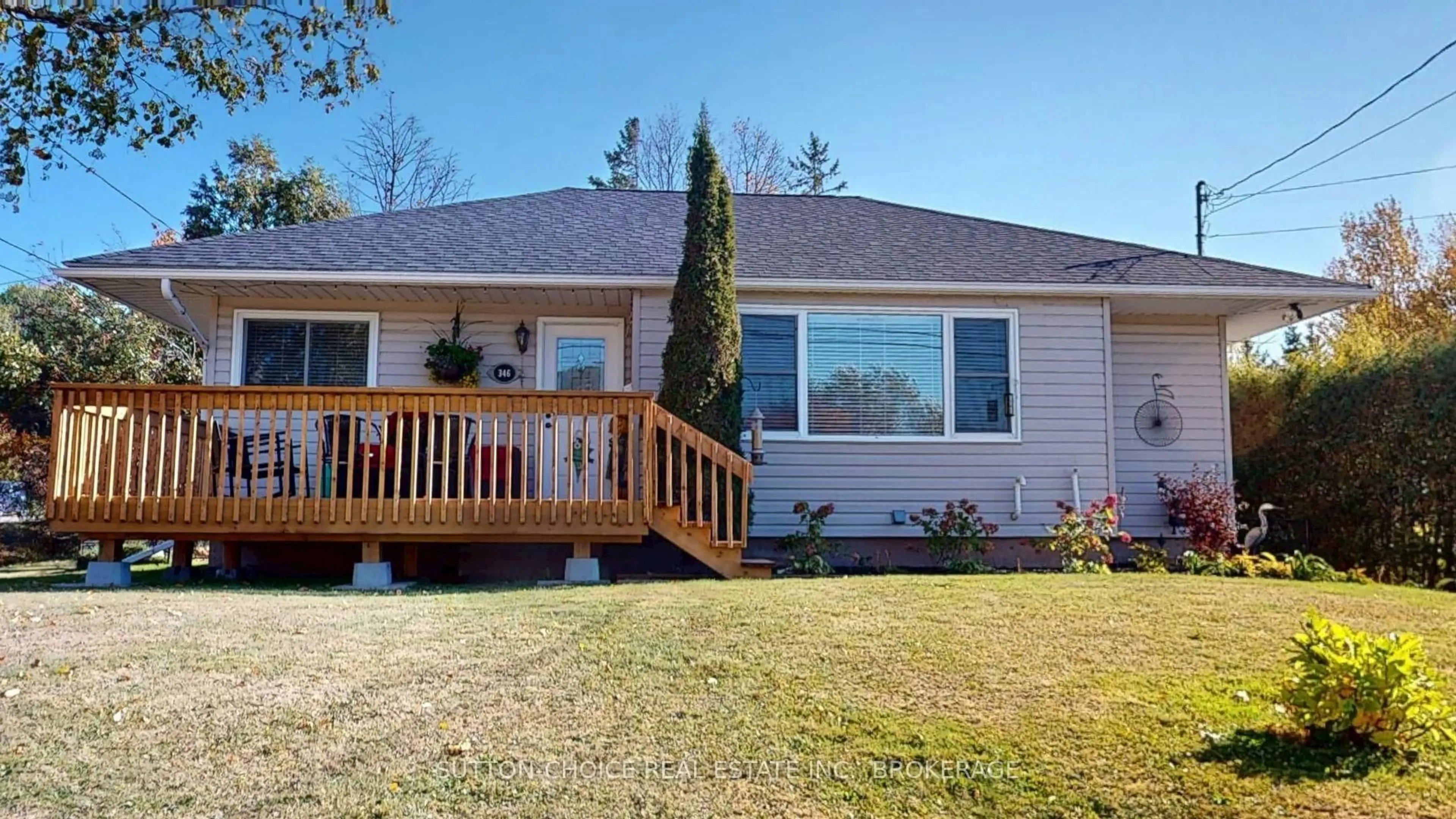 Home with vinyl exterior material, water/lake/river/ocean view for 346 Main St, Powassan Ontario P0H 1Z0