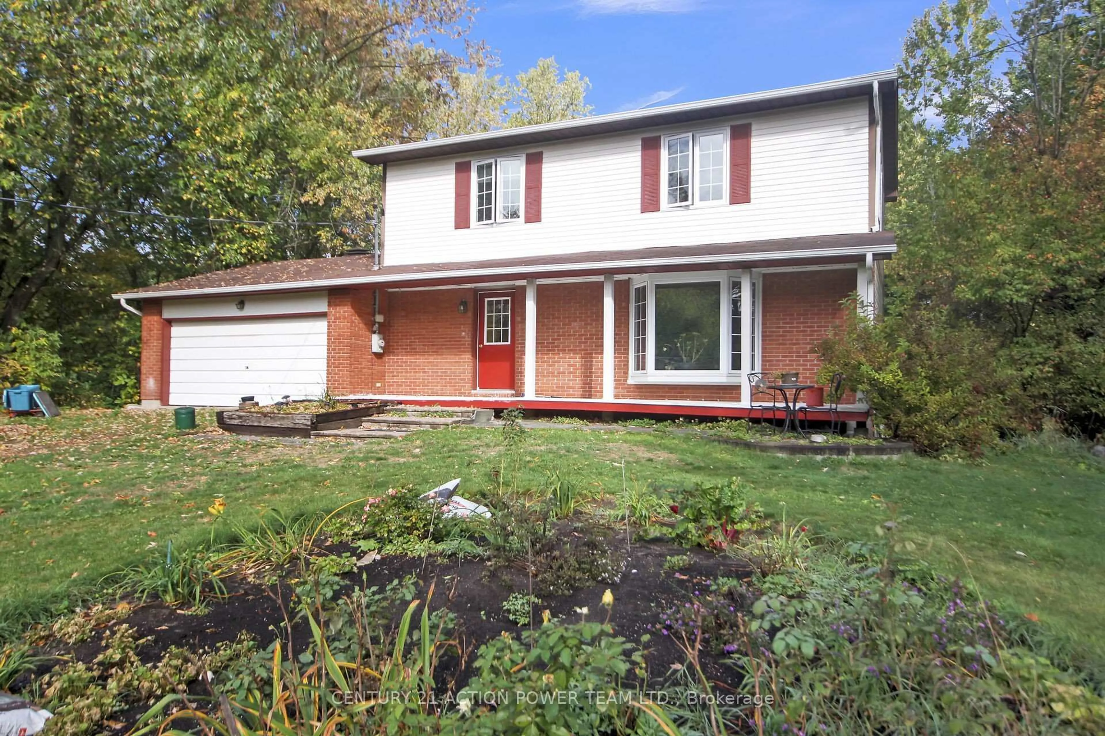 Home with vinyl exterior material, street for 5658 Marlene Cr Cres, Osgoode Ontario K0A 2W0
