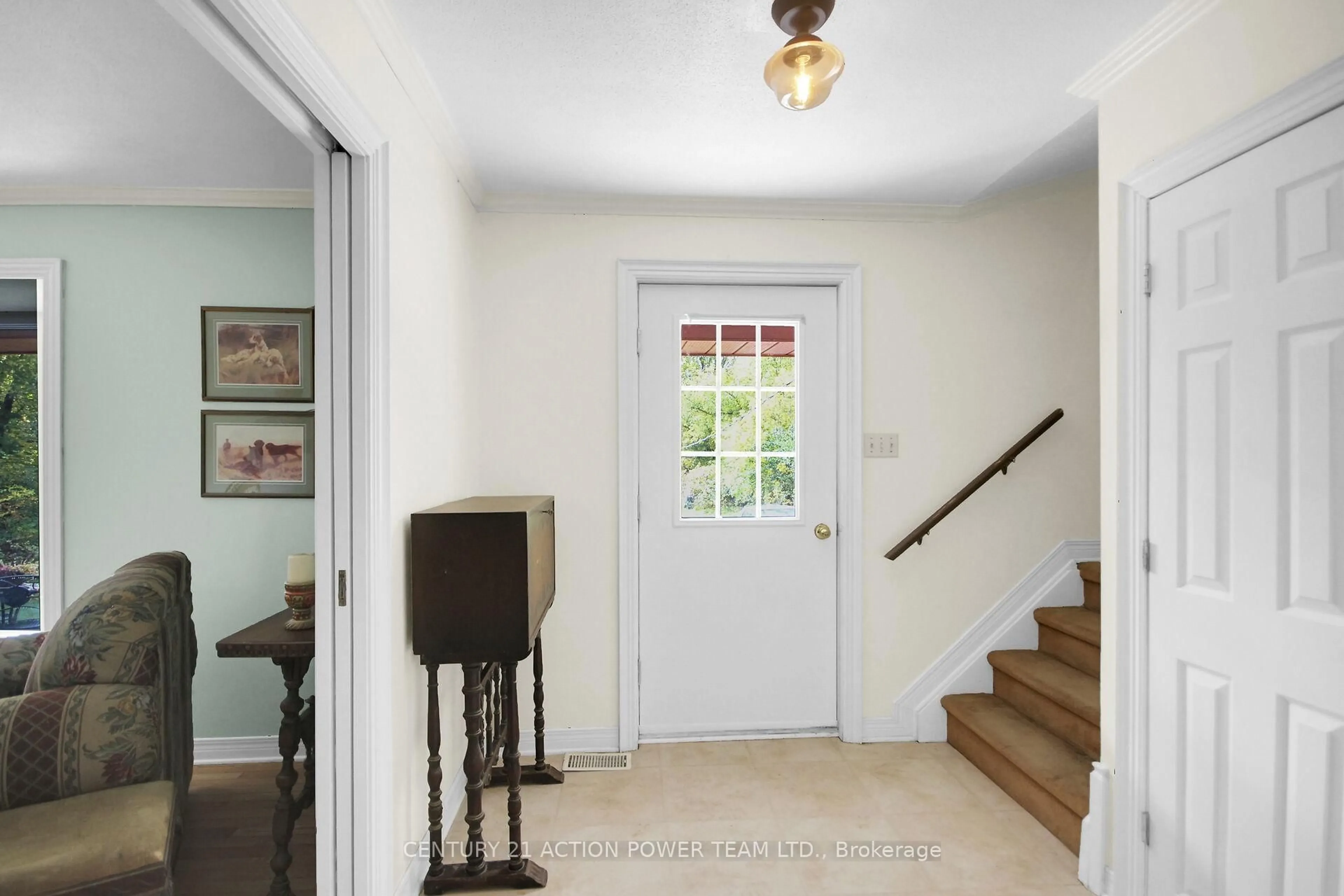 Indoor entryway for 5658 Marlene Cr Cres, Osgoode Ontario K0A 2W0