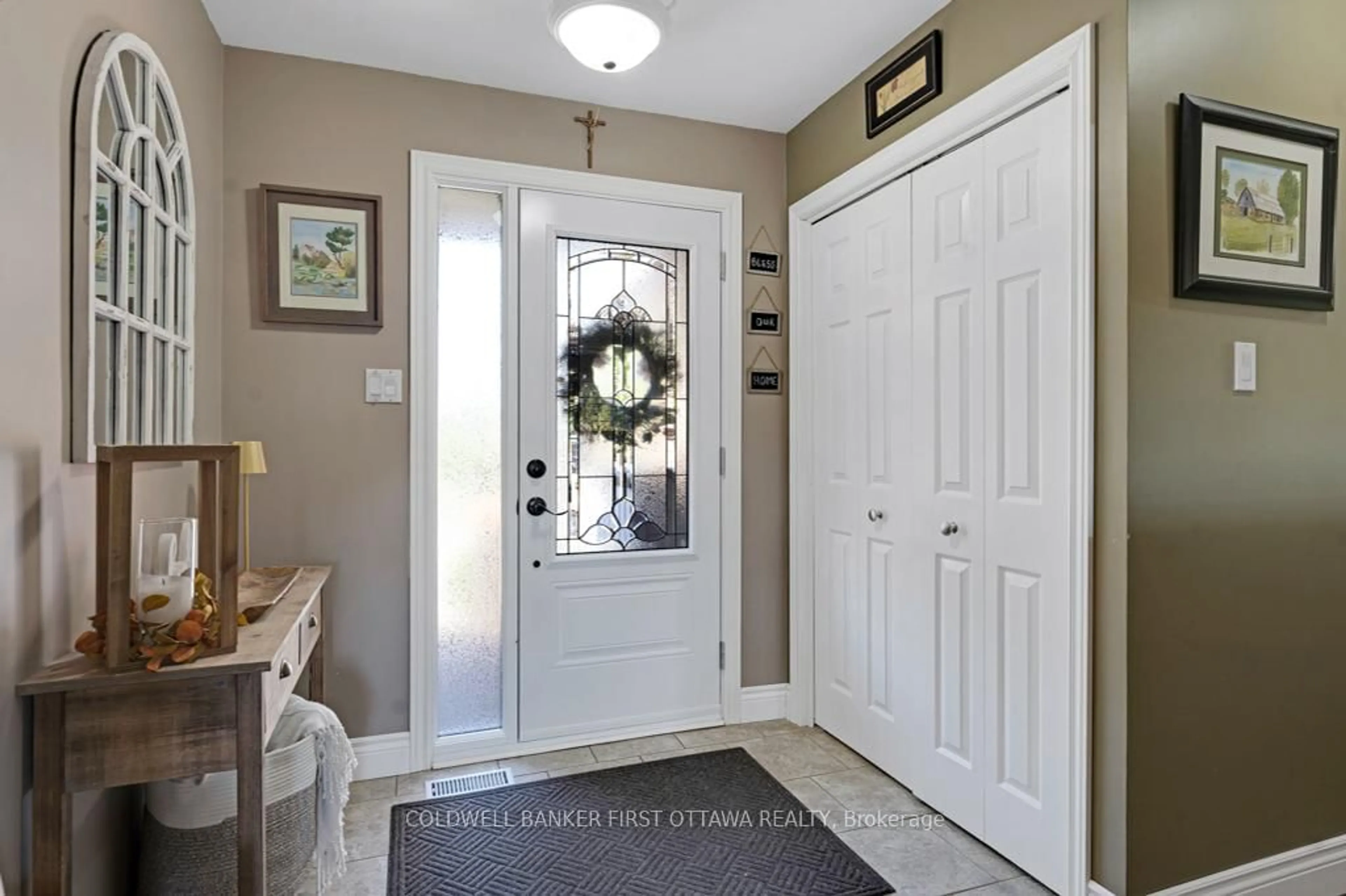 Indoor entryway for 741 Drummond Con 12C Rd, Carleton Place Ontario K7C 3P1
