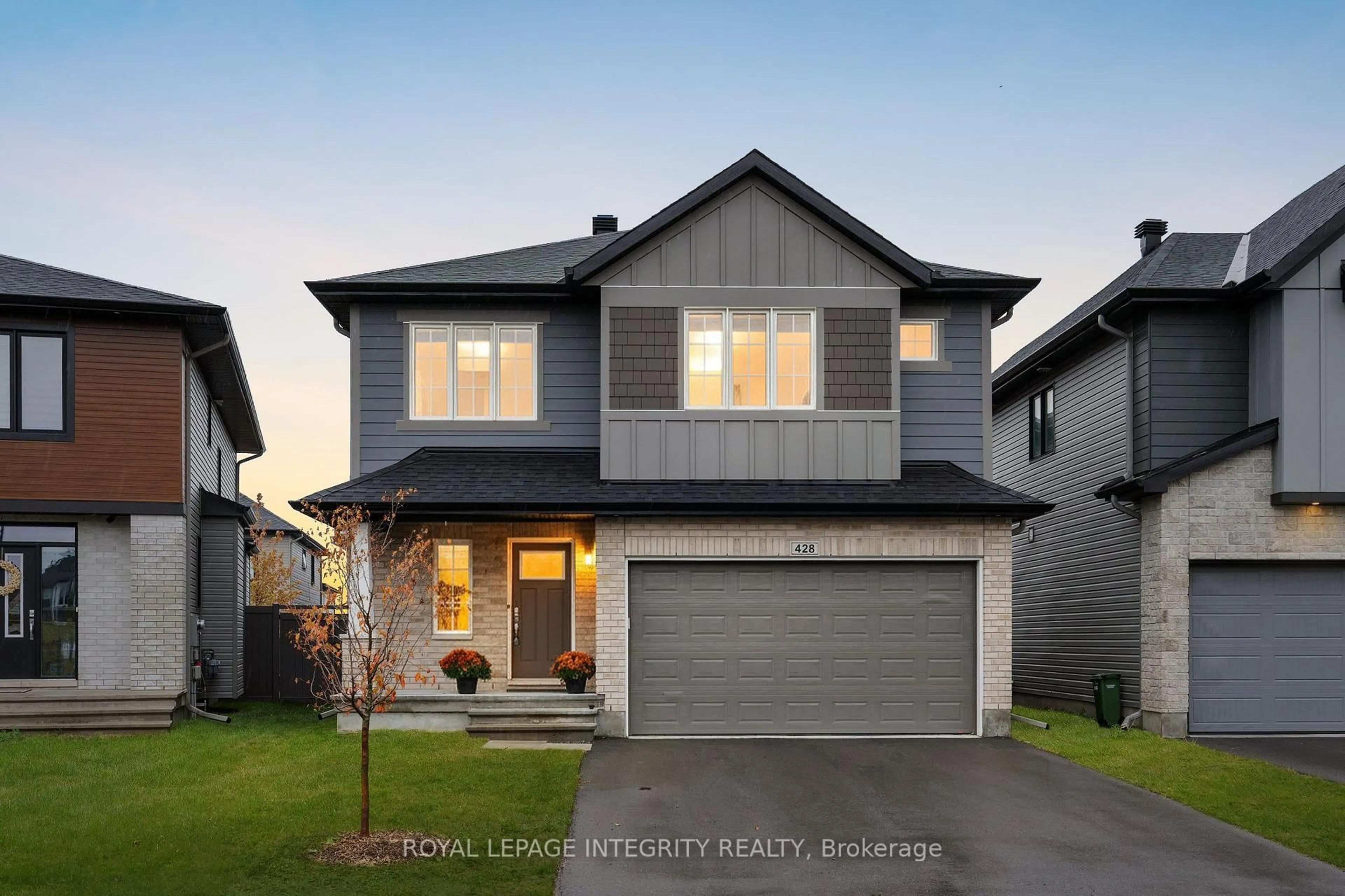 Home with vinyl exterior material, street for 428 Gidran Circ, Ottawa Ontario K2V 0P5
