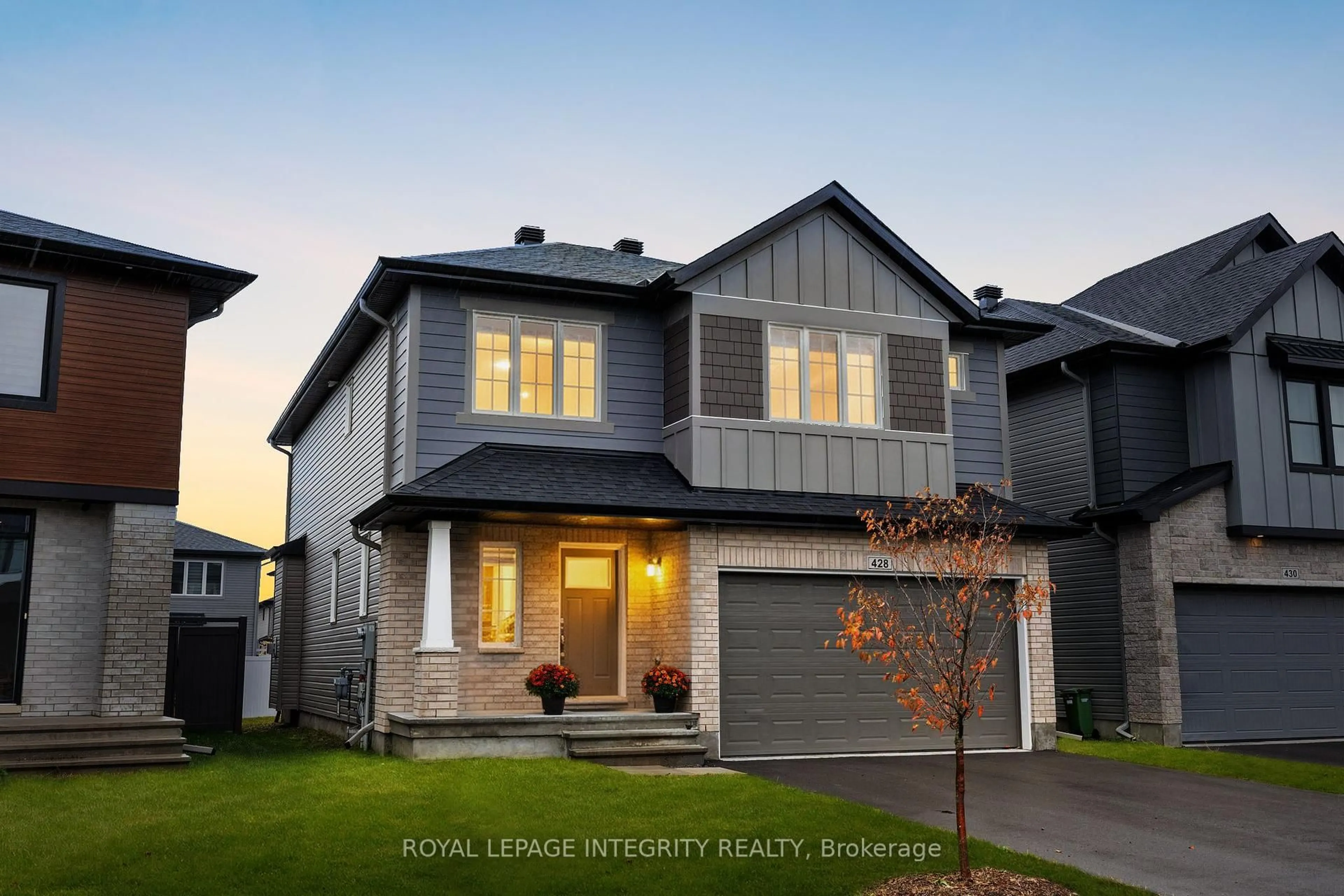 Home with vinyl exterior material, street for 428 Gidran Circ, Ottawa Ontario K2V 0P5
