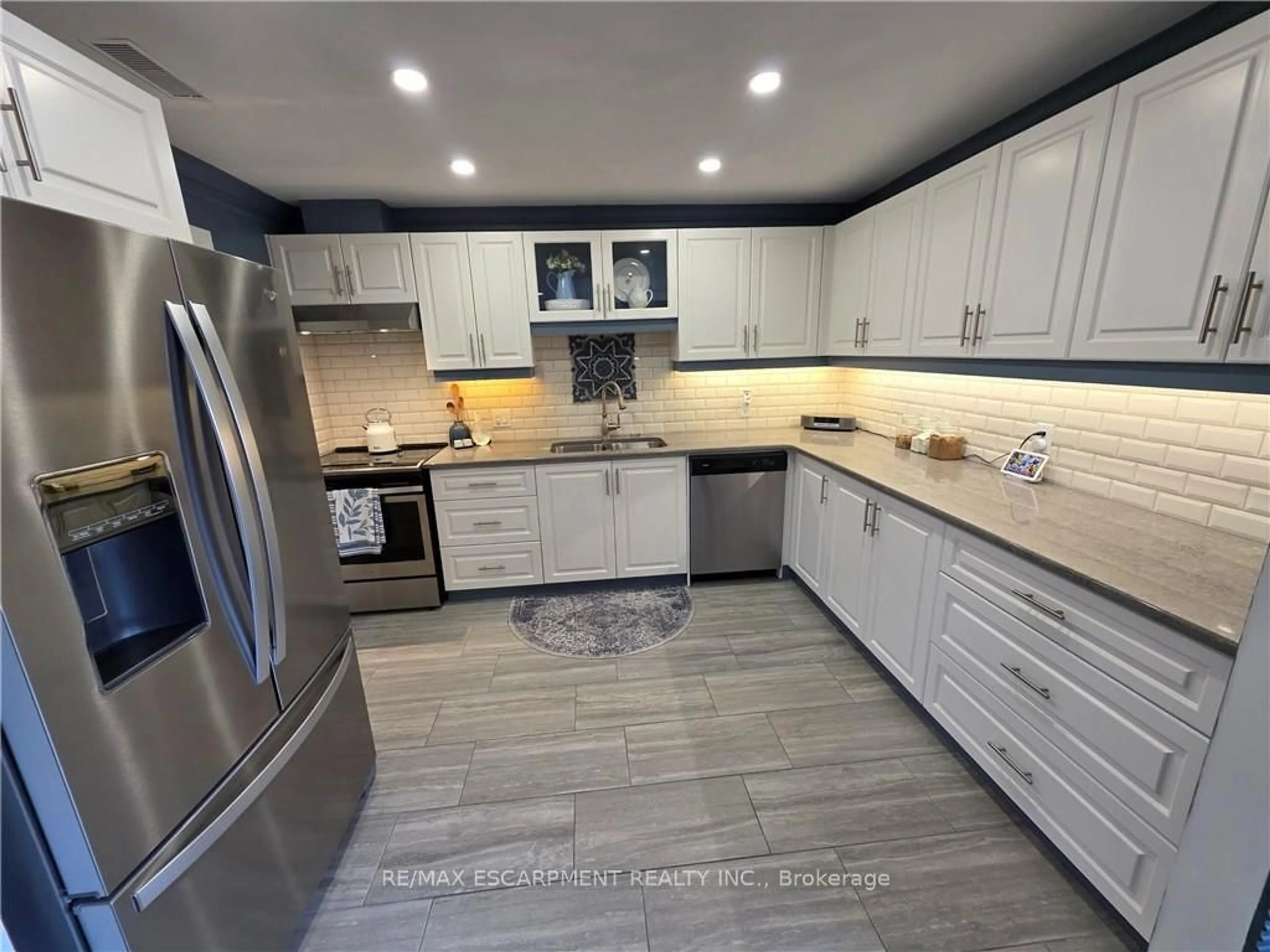 Open concept kitchen, ceramic/tile floor for 69 Gates Lane, Hamilton Ontario L9B 1T8