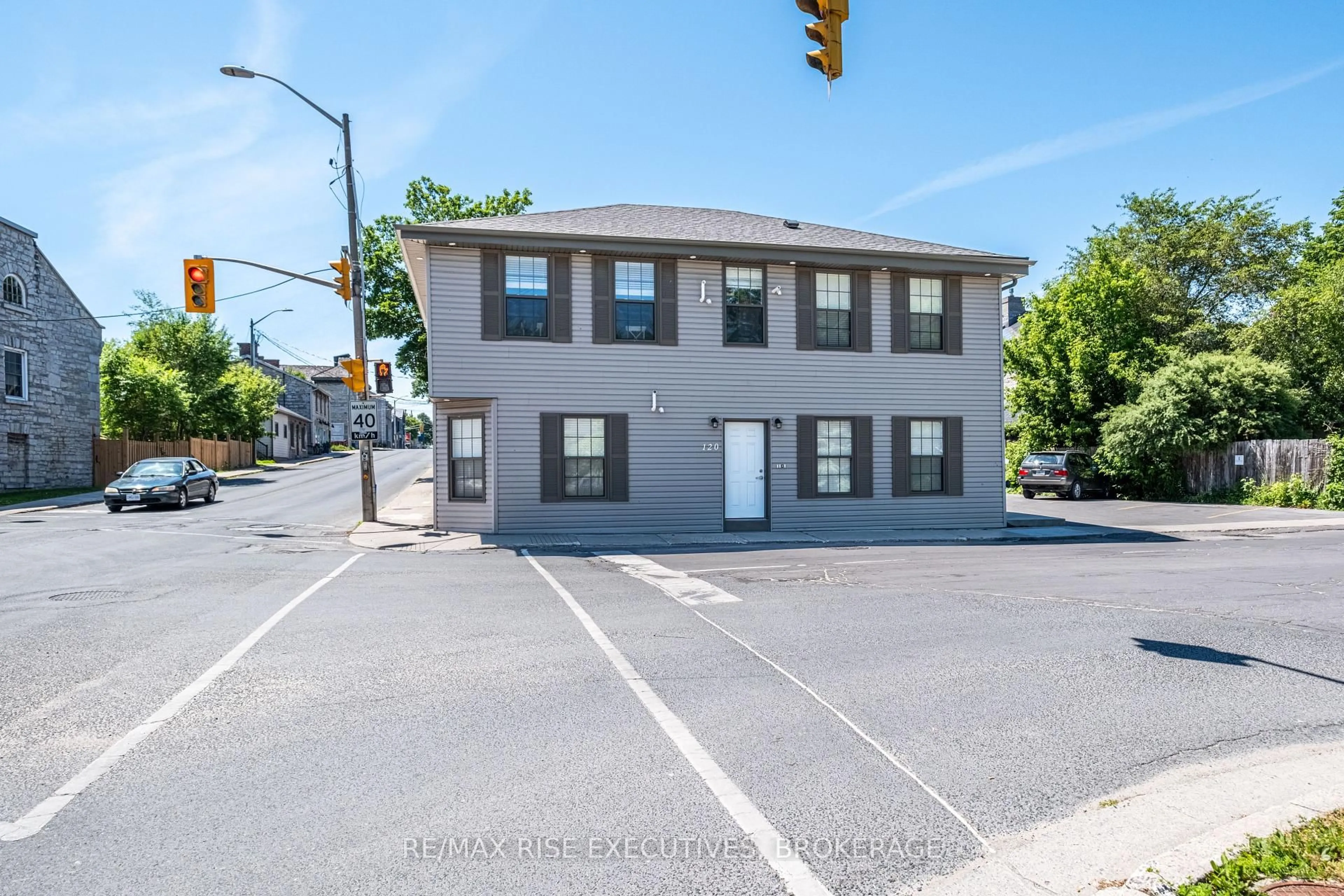 A pic from outside/outdoor area/front of a property/back of a property/a pic from drone, building for 120 Yonge St, Kingston Ontario K7M 1E0
