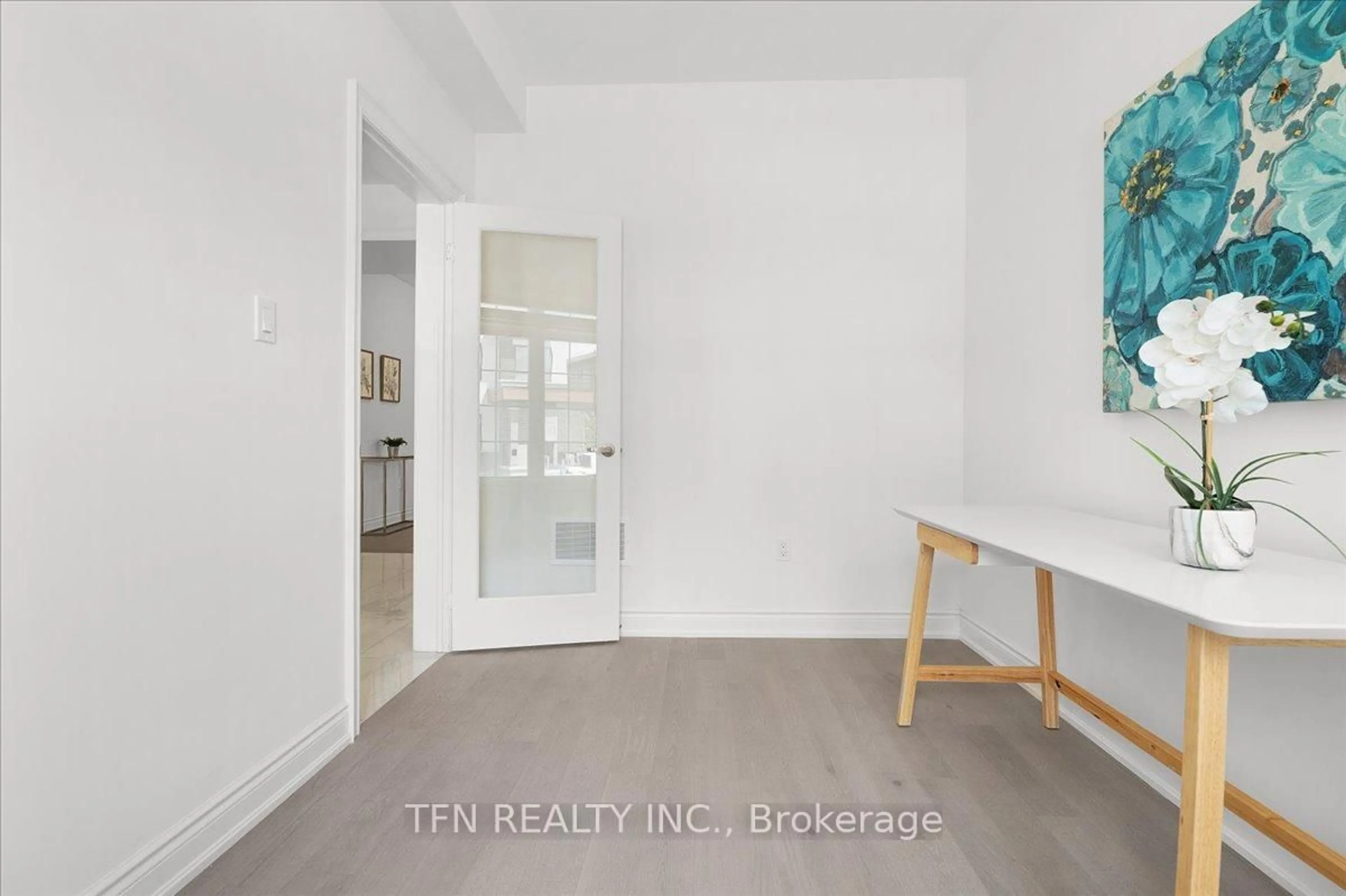 Indoor entryway for 134 Granite Ridge Tr, Hamilton Ontario L0R 2H7