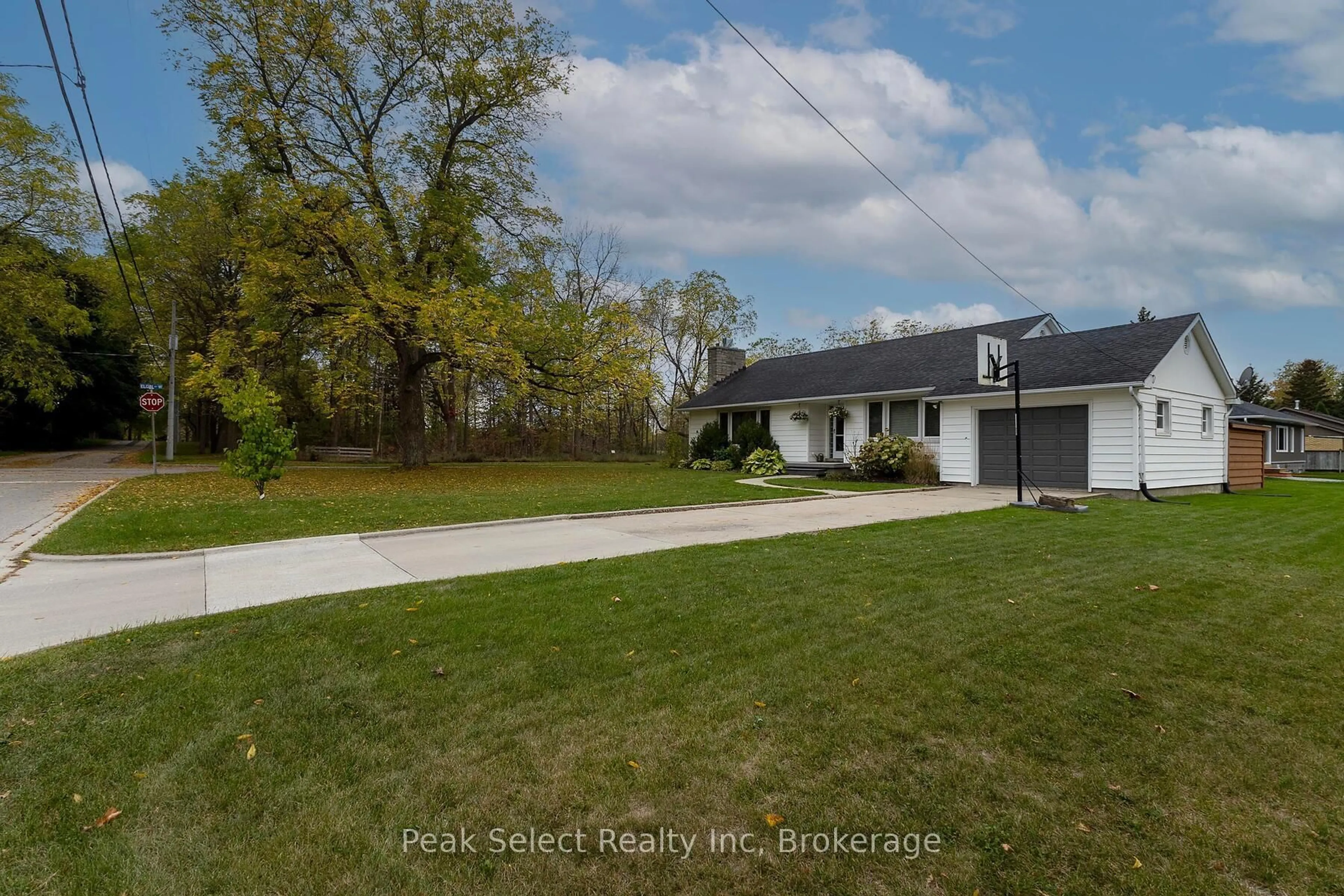 A pic from outside/outdoor area/front of a property/back of a property/a pic from drone, street for 72 Carrall St, St. Marys Ontario N4X 1C8