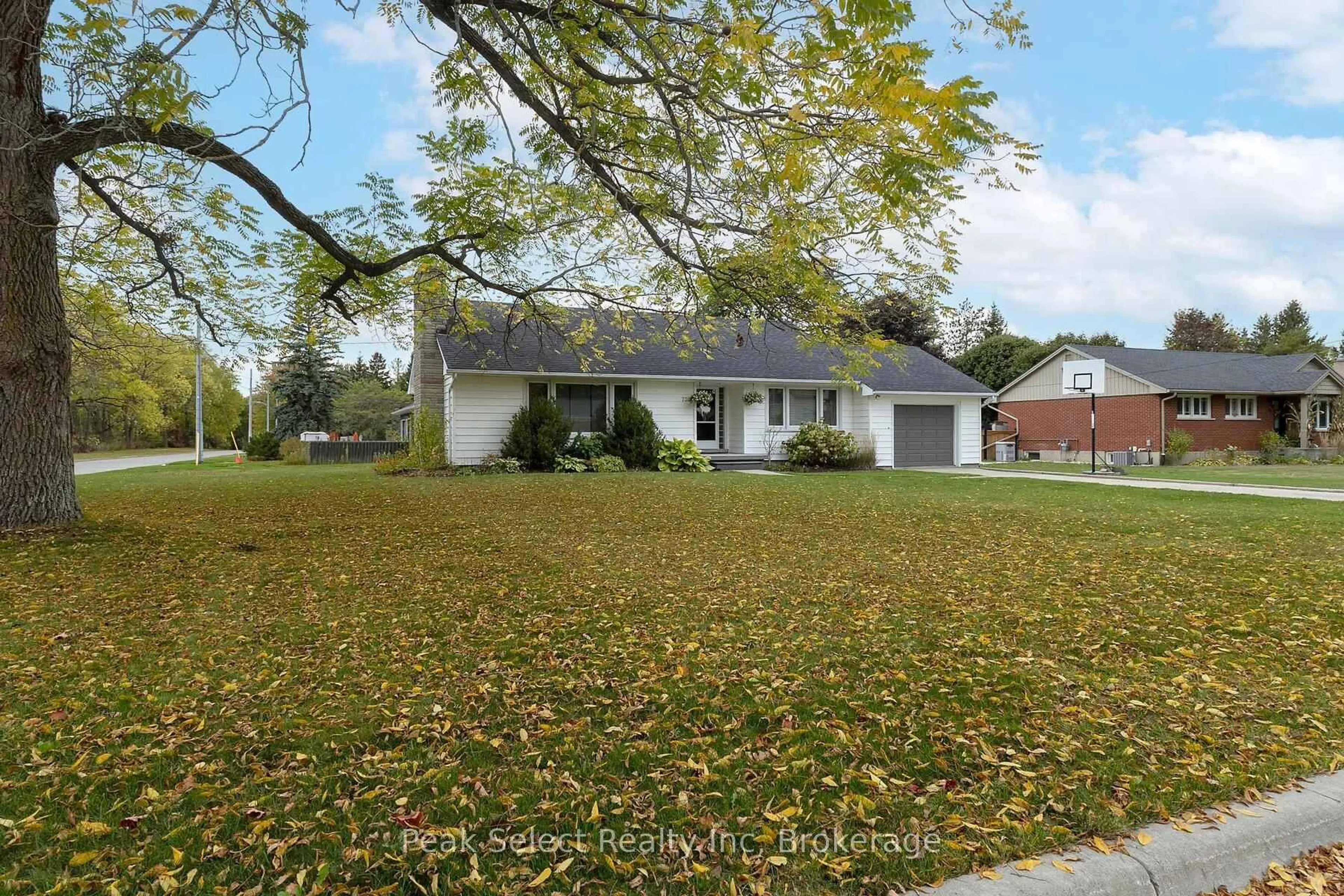 A pic from outside/outdoor area/front of a property/back of a property/a pic from drone, street for 72 Carrall St, St. Marys Ontario N4X 1C8