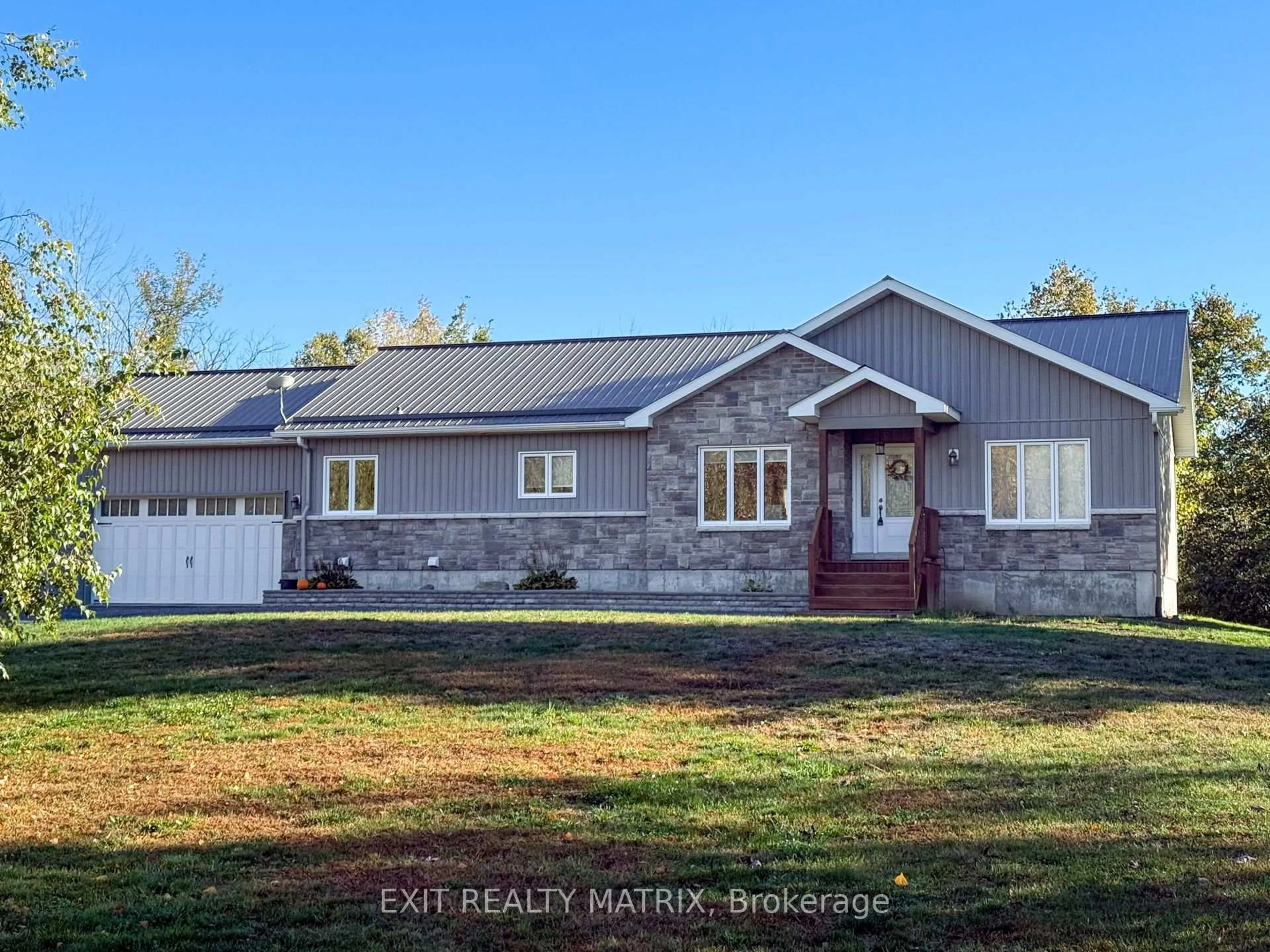 Home with vinyl exterior material, unknown for 1991 Thibault Crt, North Dundas Ontario K0C 1H0