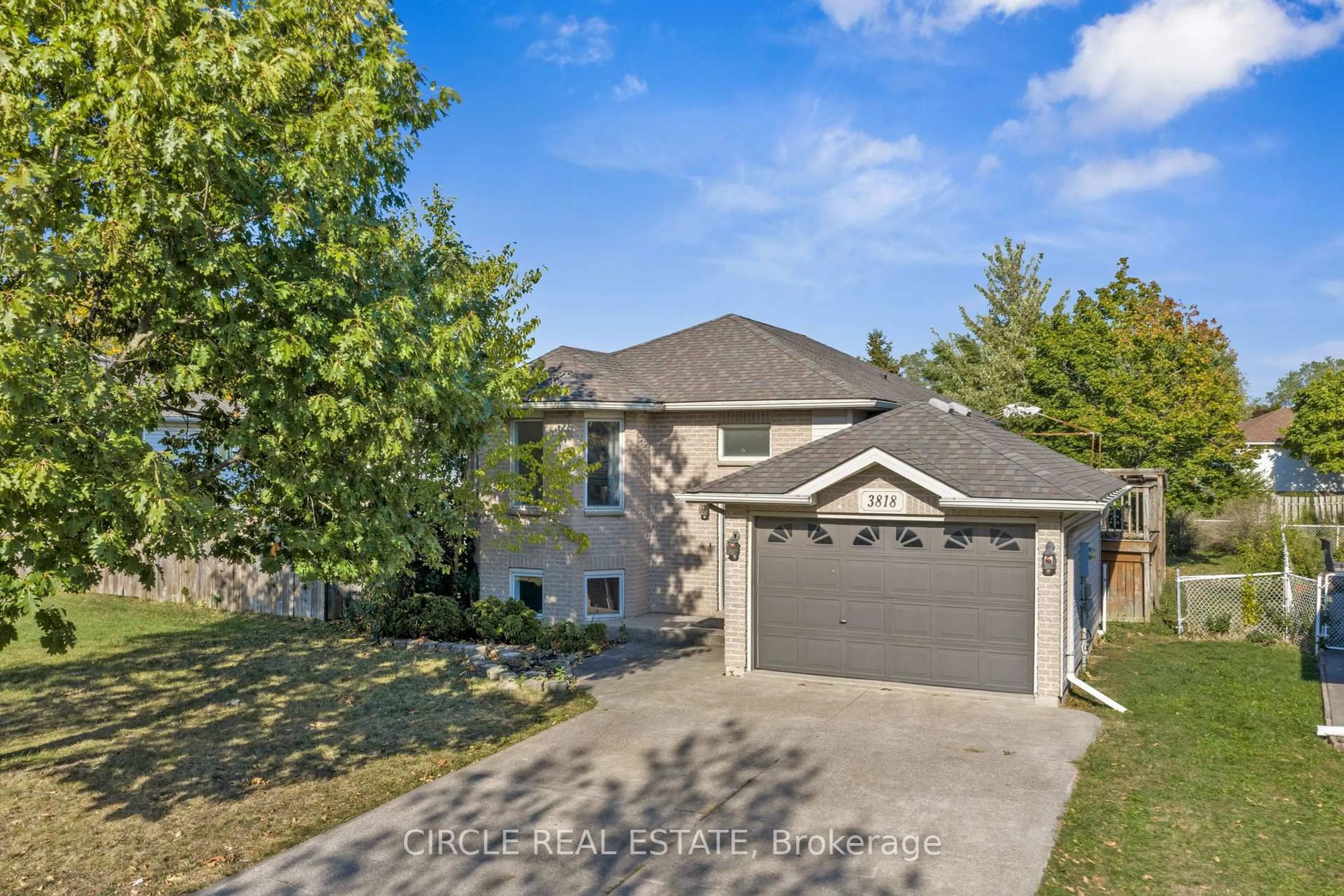A pic from outside/outdoor area/front of a property/back of a property/a pic from drone, street for 3818 Yellowood St, Windsor Ontario N9E 4T3