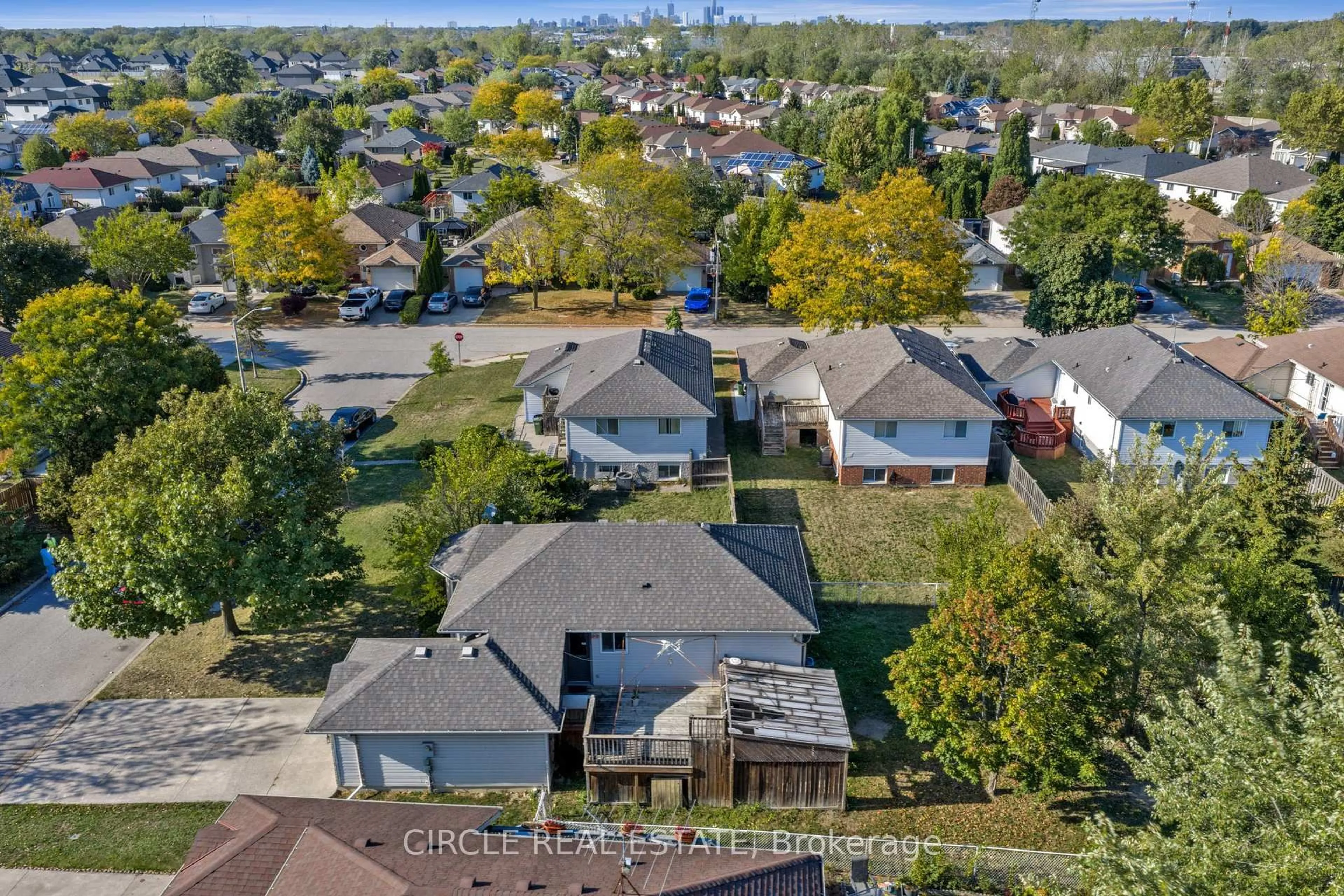 A pic from outside/outdoor area/front of a property/back of a property/a pic from drone, street for 3818 Yellowood St, Windsor Ontario N9E 4T3