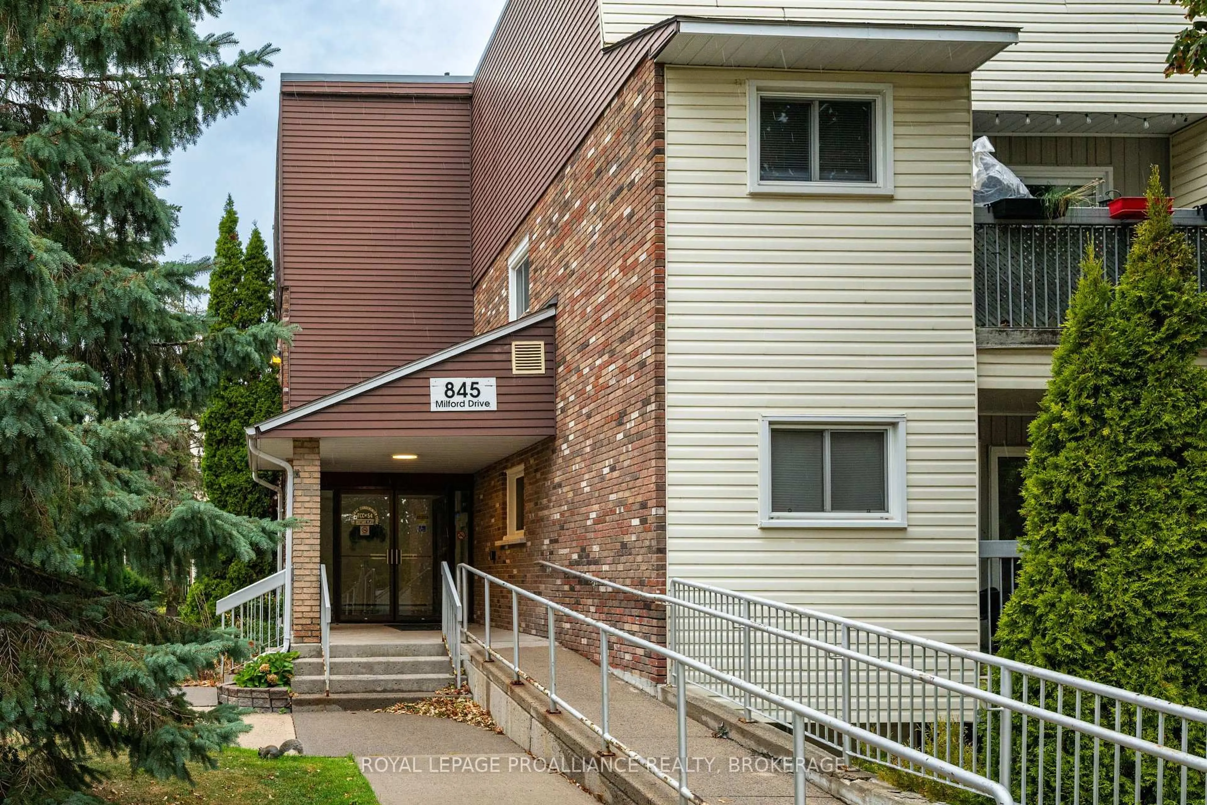Indoor foyer for 845 Milford Dr #101, Kingston Ontario K7P 1A7